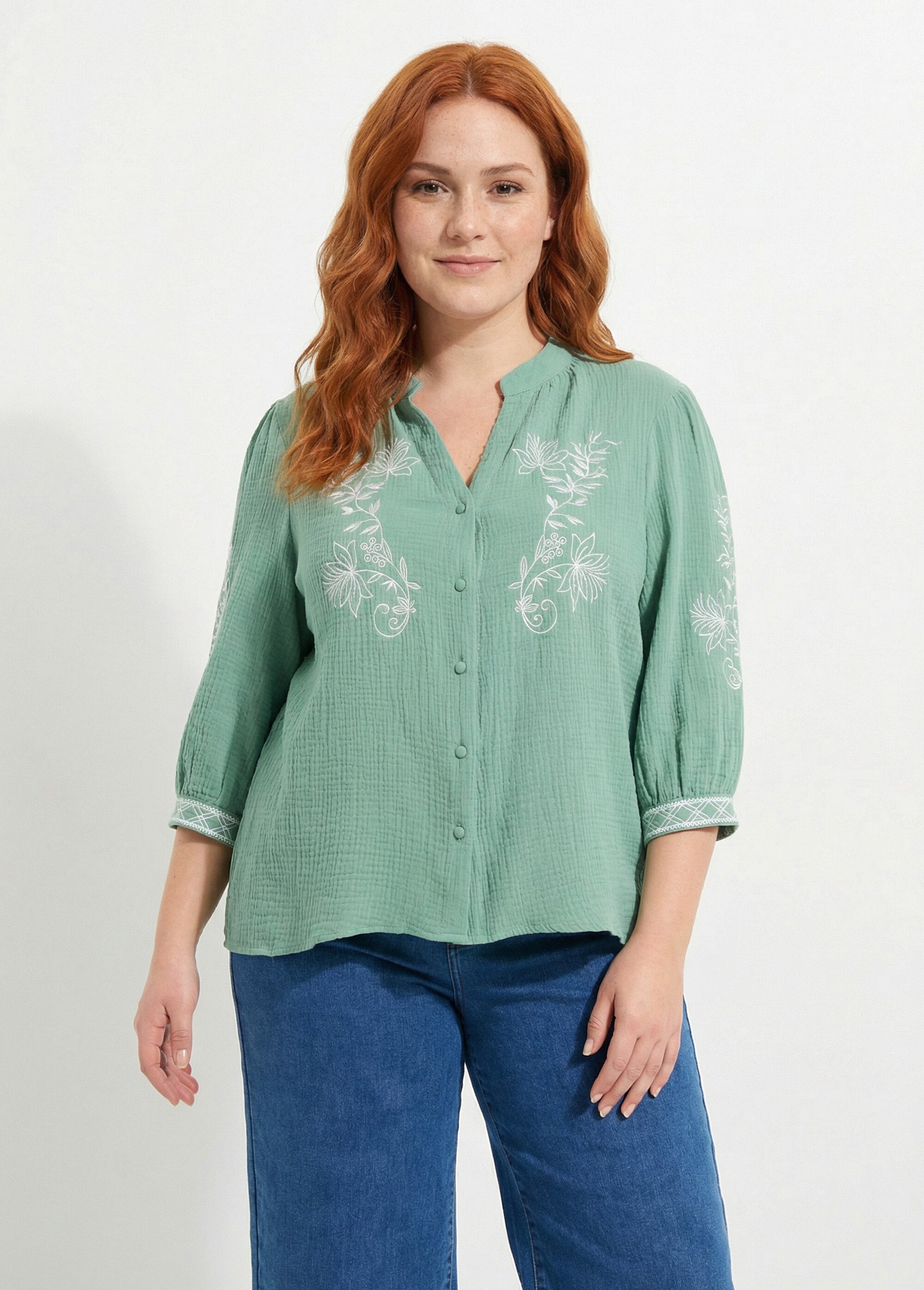 Blouse en gaze de coton avec broderies Femme Grande Taille Vert MA-M831-83 FA1