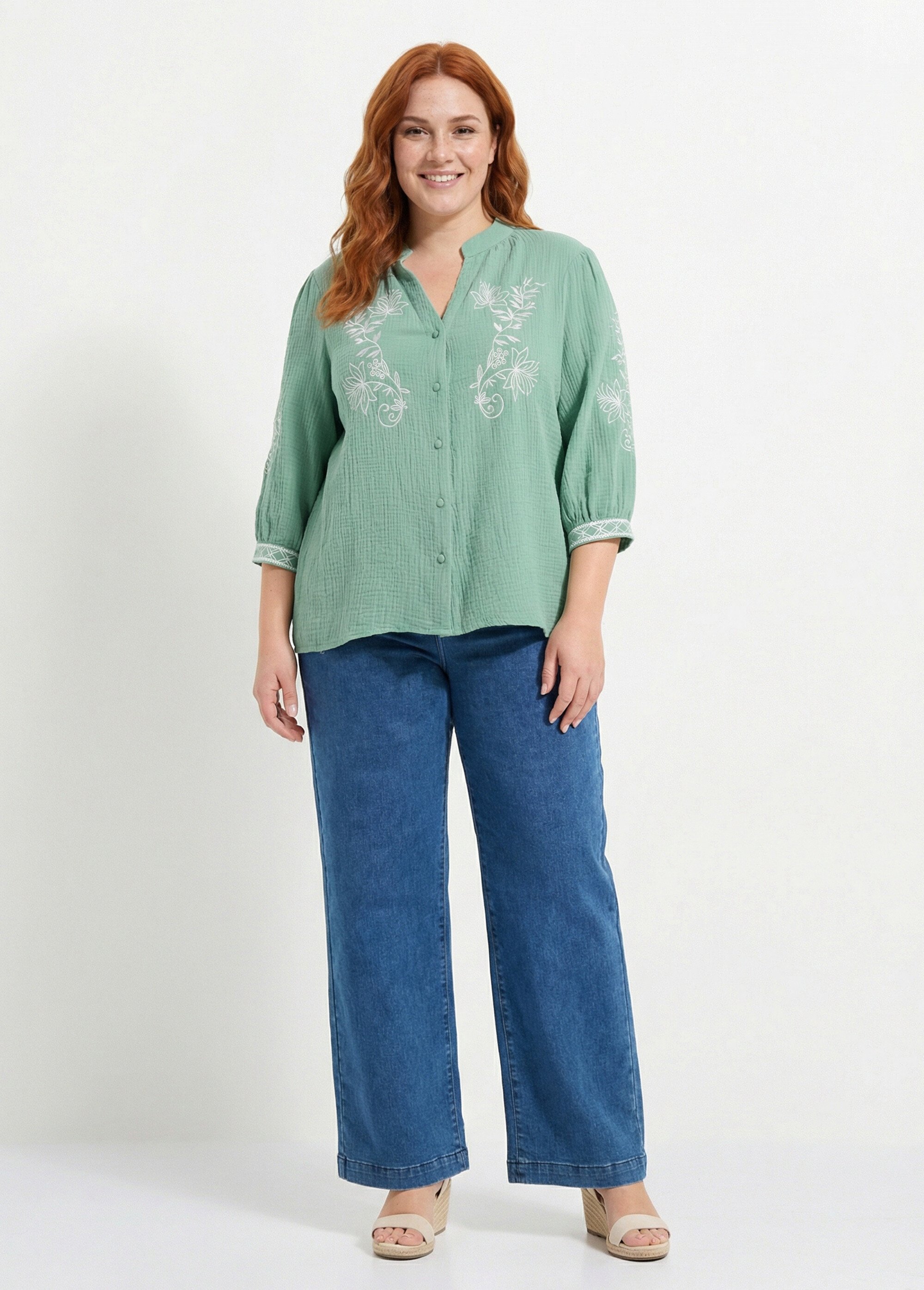 Blouse en gaze de coton avec broderies Femme Grande Taille Vert MA-M831-83 SF1