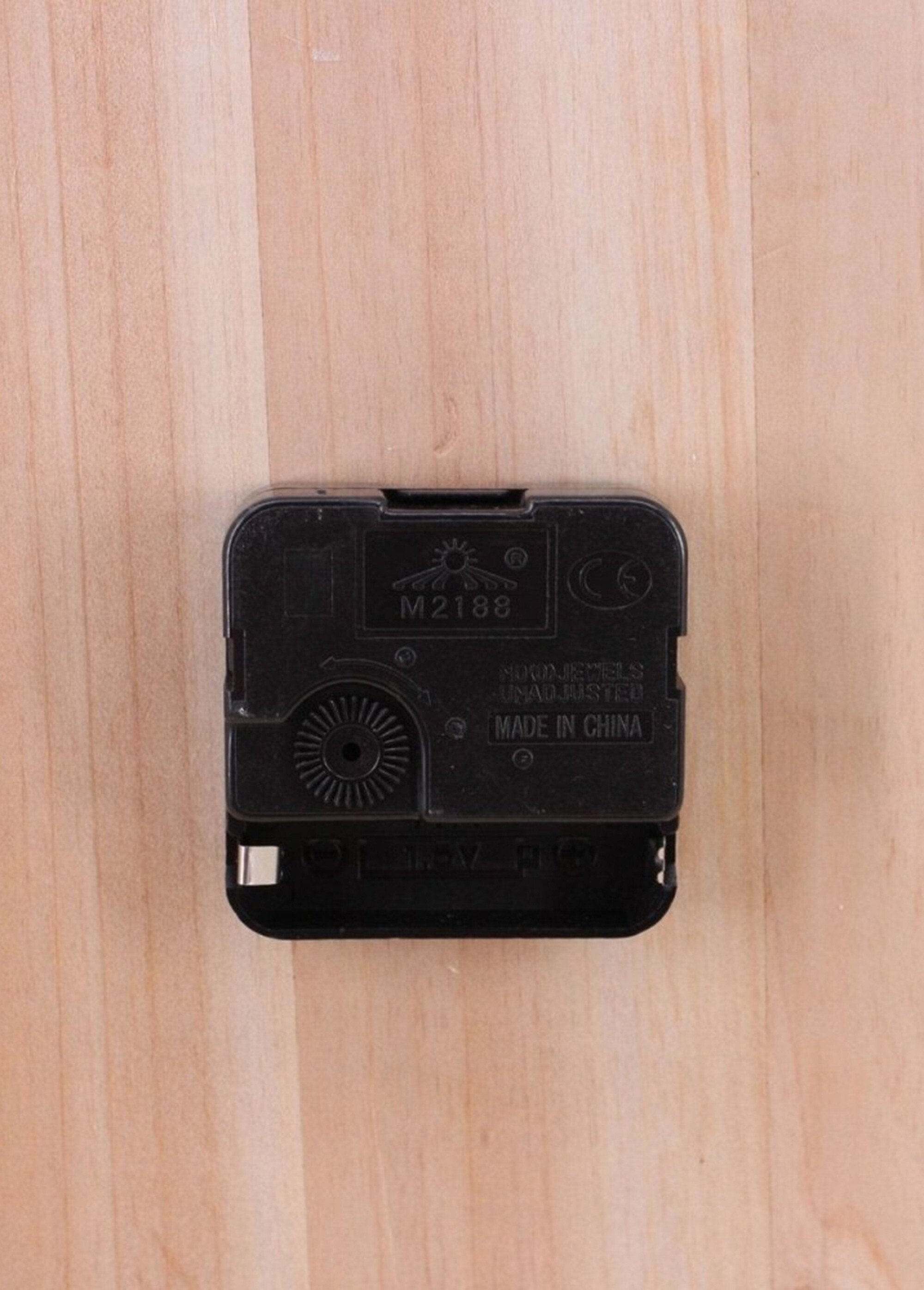 Grande horloge en rotin, forme rosace Beige NOR-29355 DE3