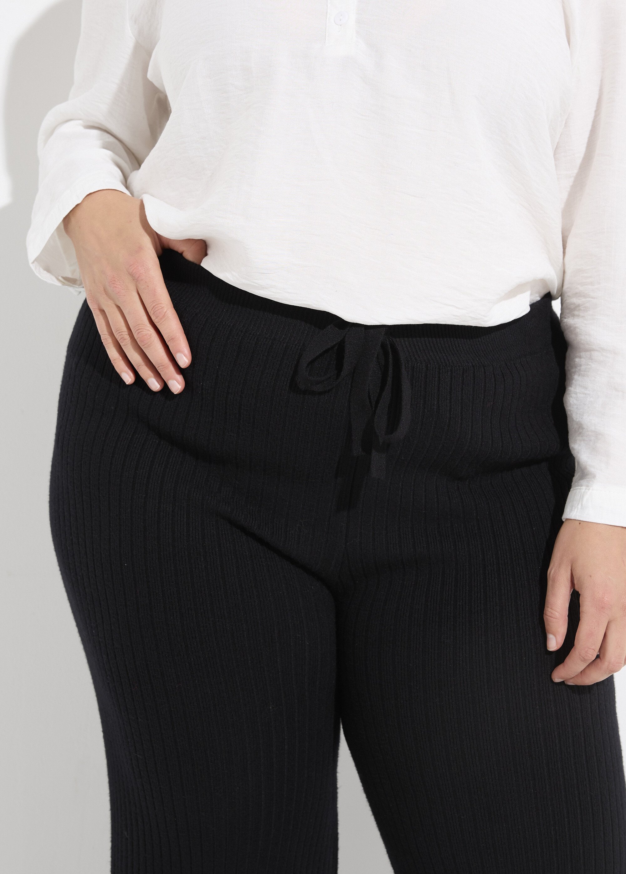 Pantalon confort en maille, coupe large Femme Grande Taille Noir CHY-D0343A DE1