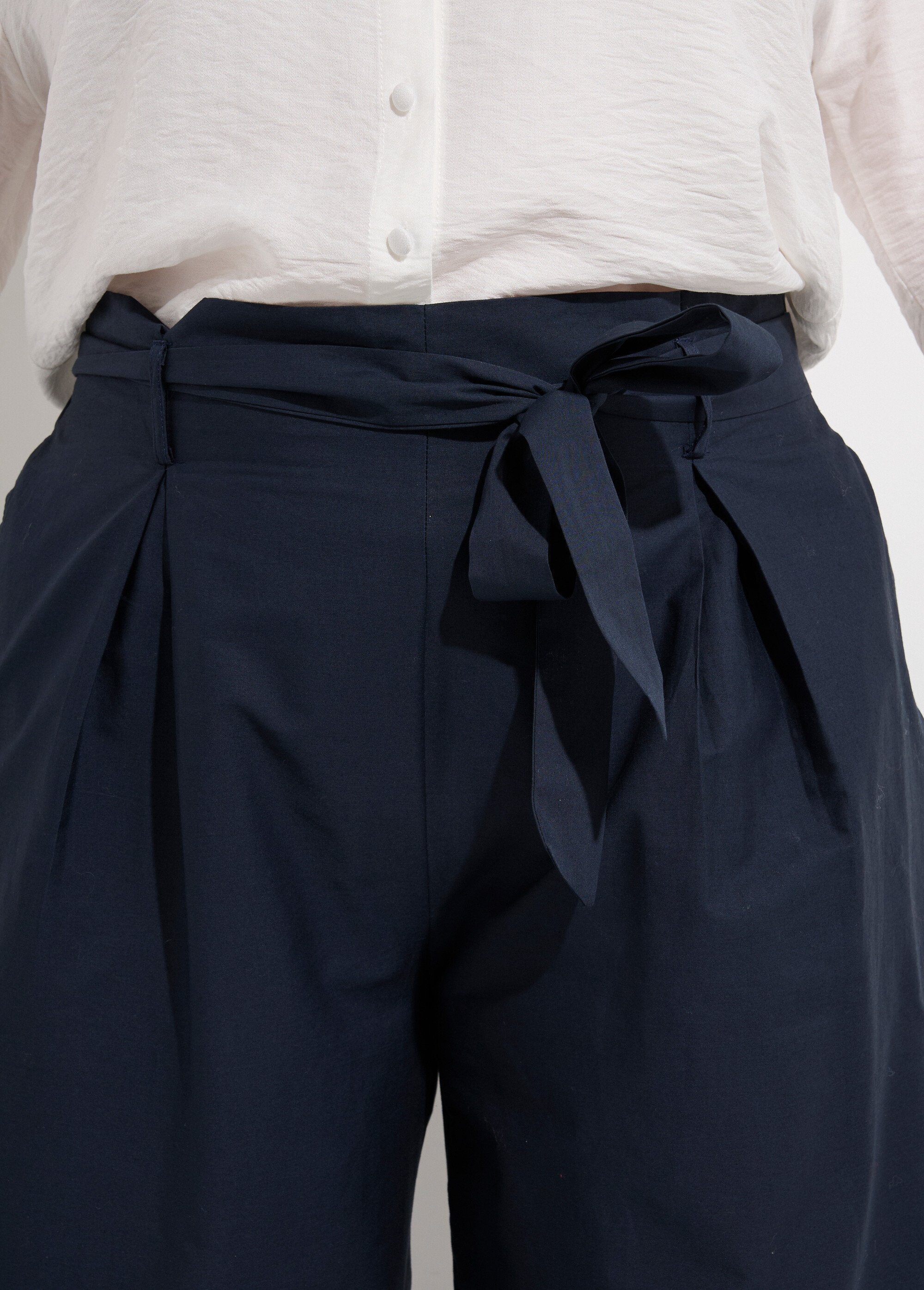 Pantalon ample bas broderie ajourée