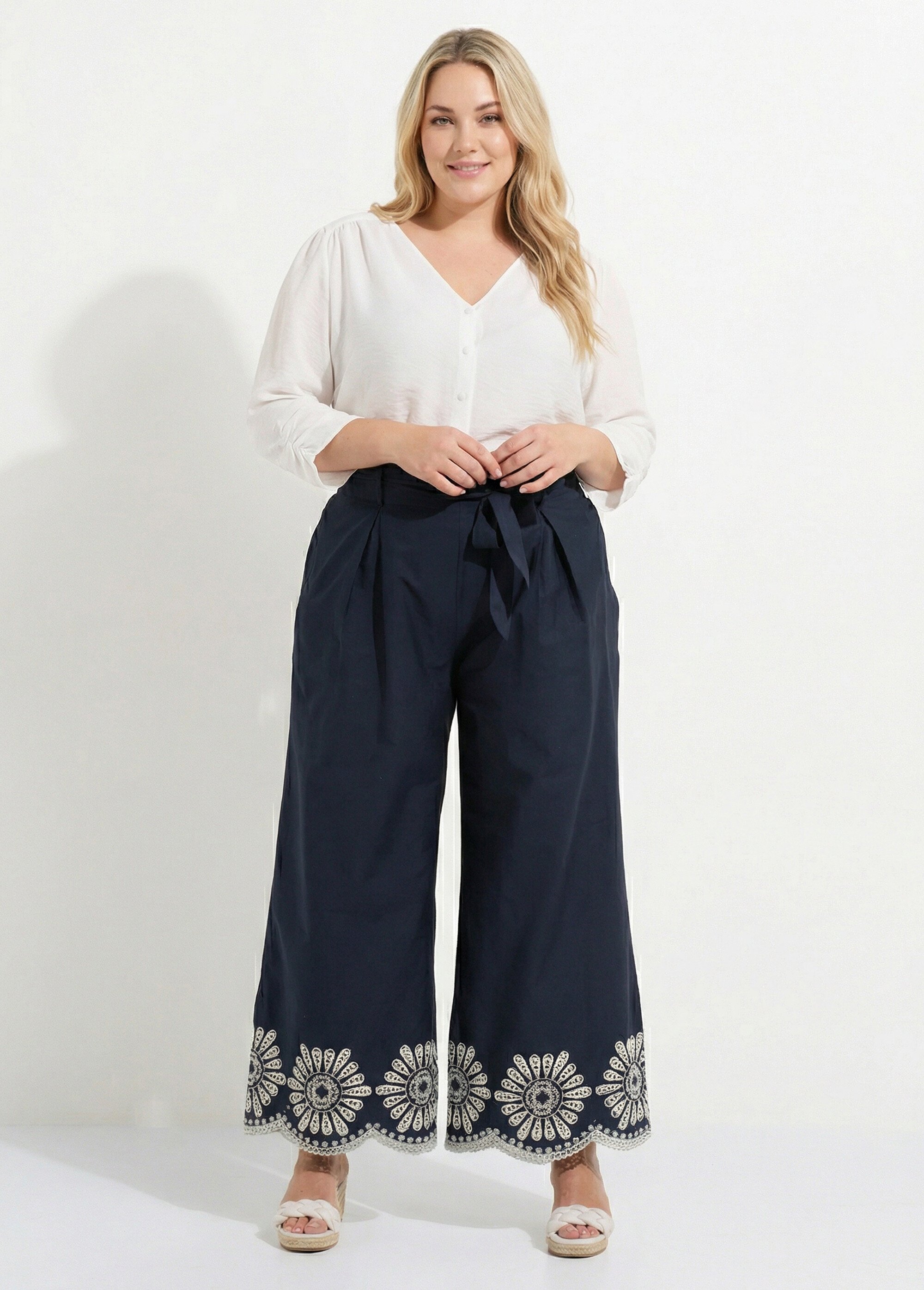 Pantalon ample bas broderie ajourée Femme Grande Taille Bleu MA-718-2155 SF1