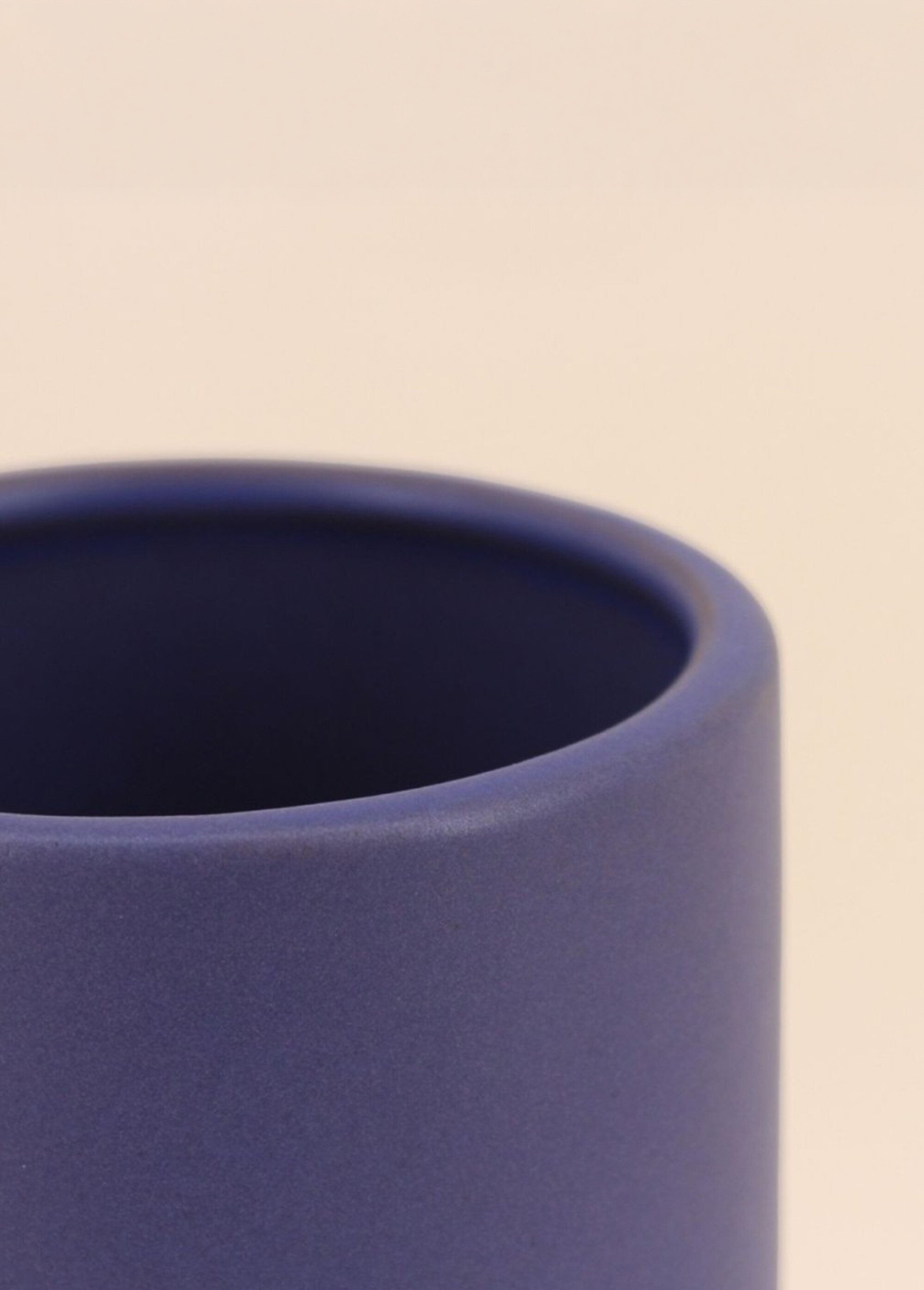 Petit vase en céramique, forme épurée