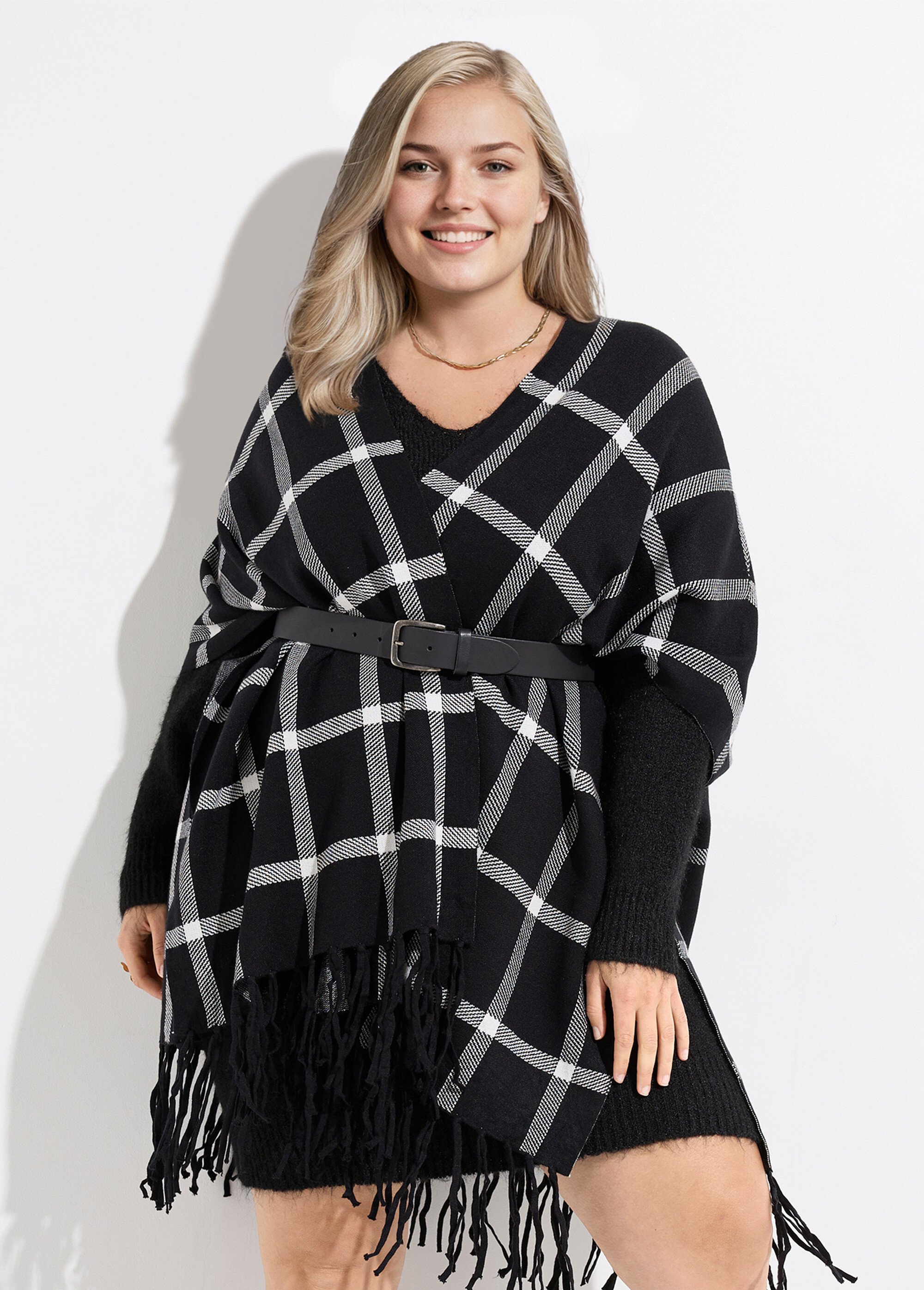 Poncho cape en maille, motif carreaux Femme Grande Taille Noir CHY-K5522 FA1