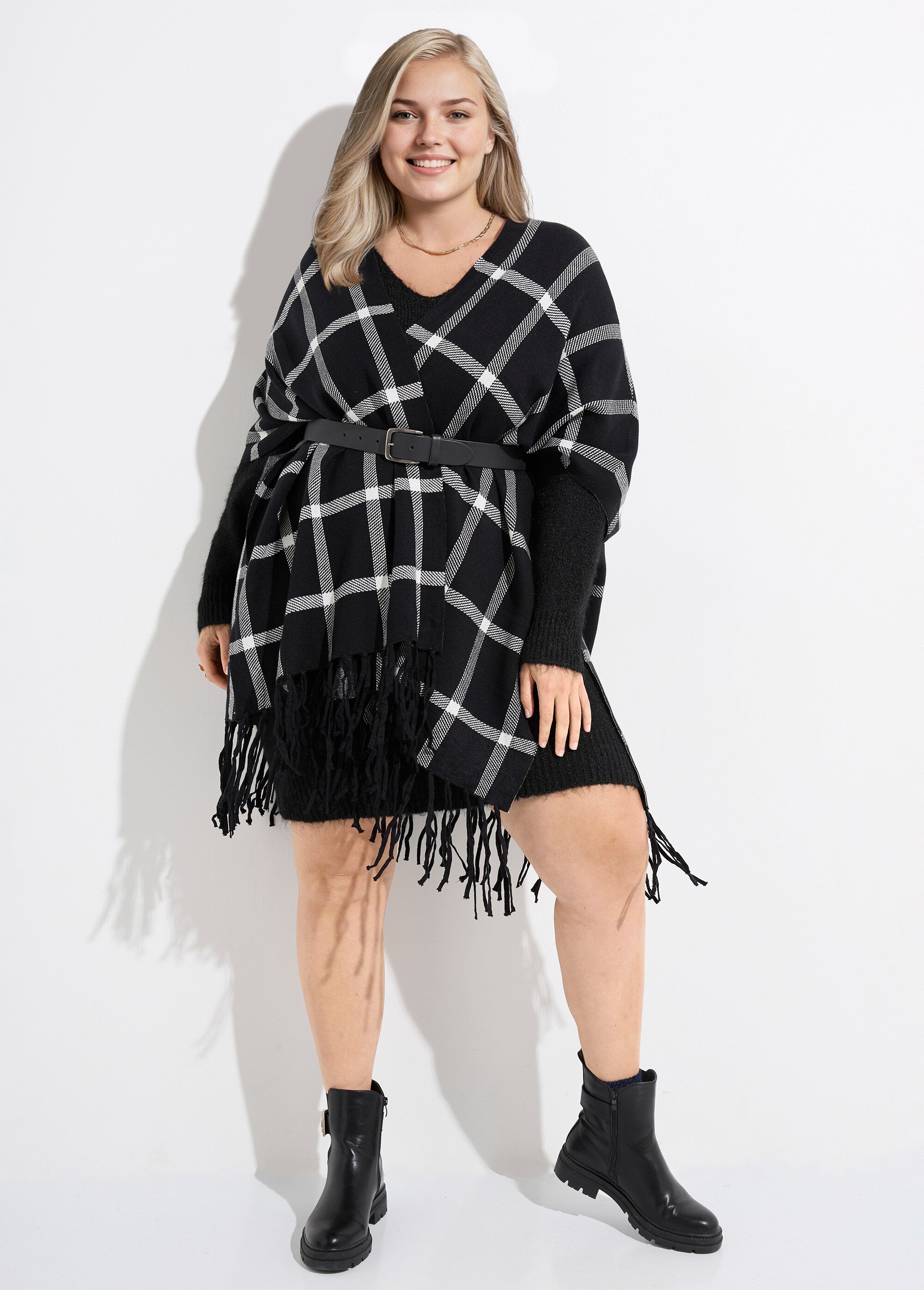 Poncho cape en maille, motif carreaux Femme Grande Taille Noir CHY-K5522 SF1