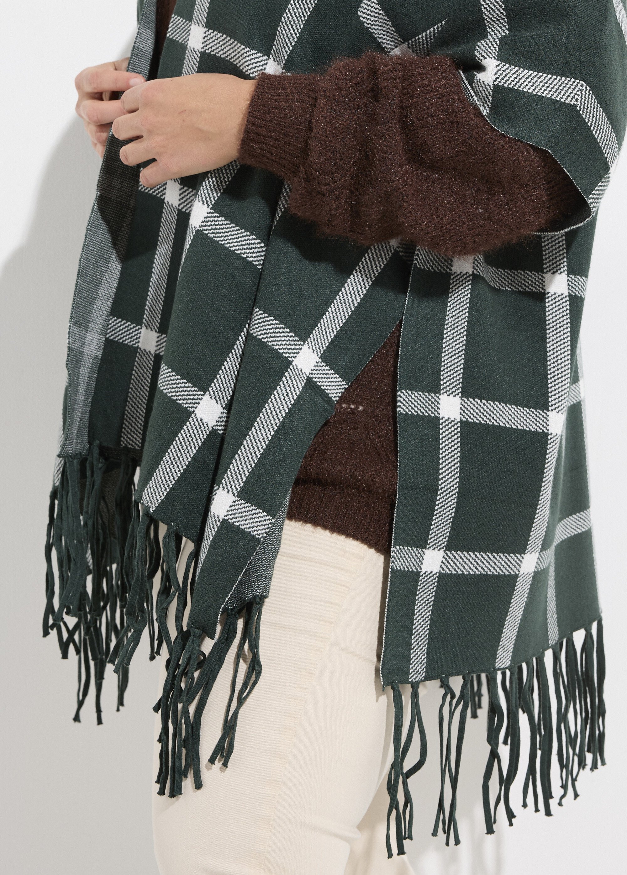 Poncho cape en maille, motif carreaux