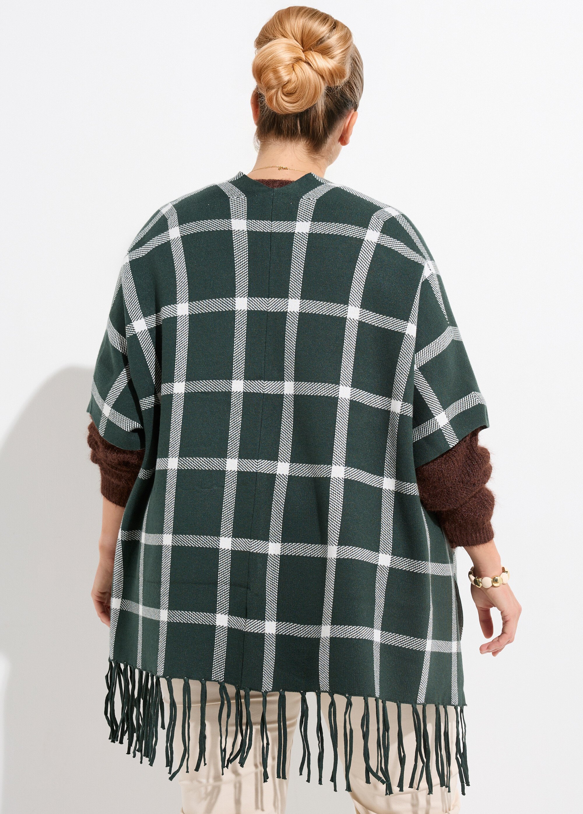 Poncho cape en maille, motif carreaux