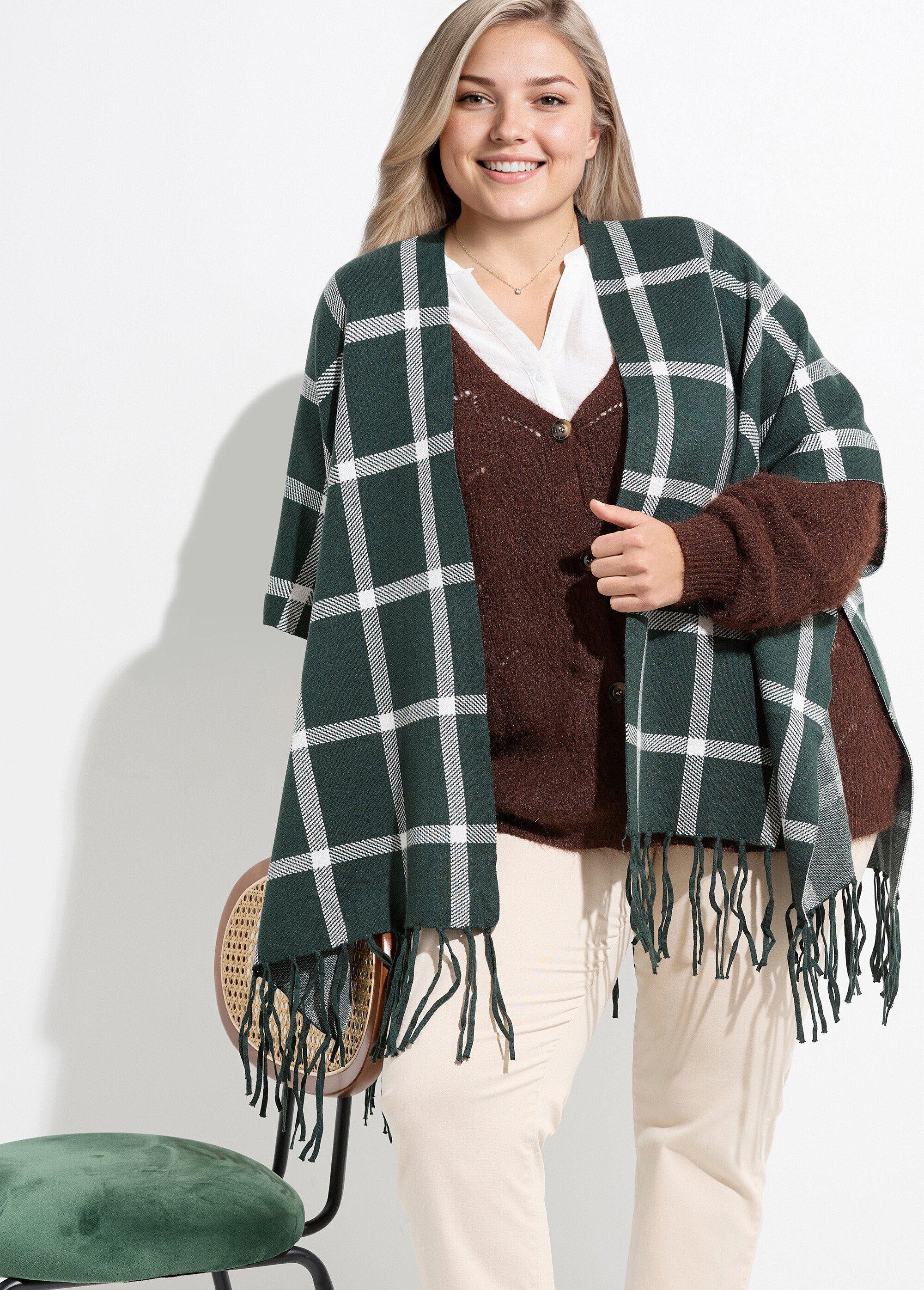 Poncho cape en maille, motif carreaux