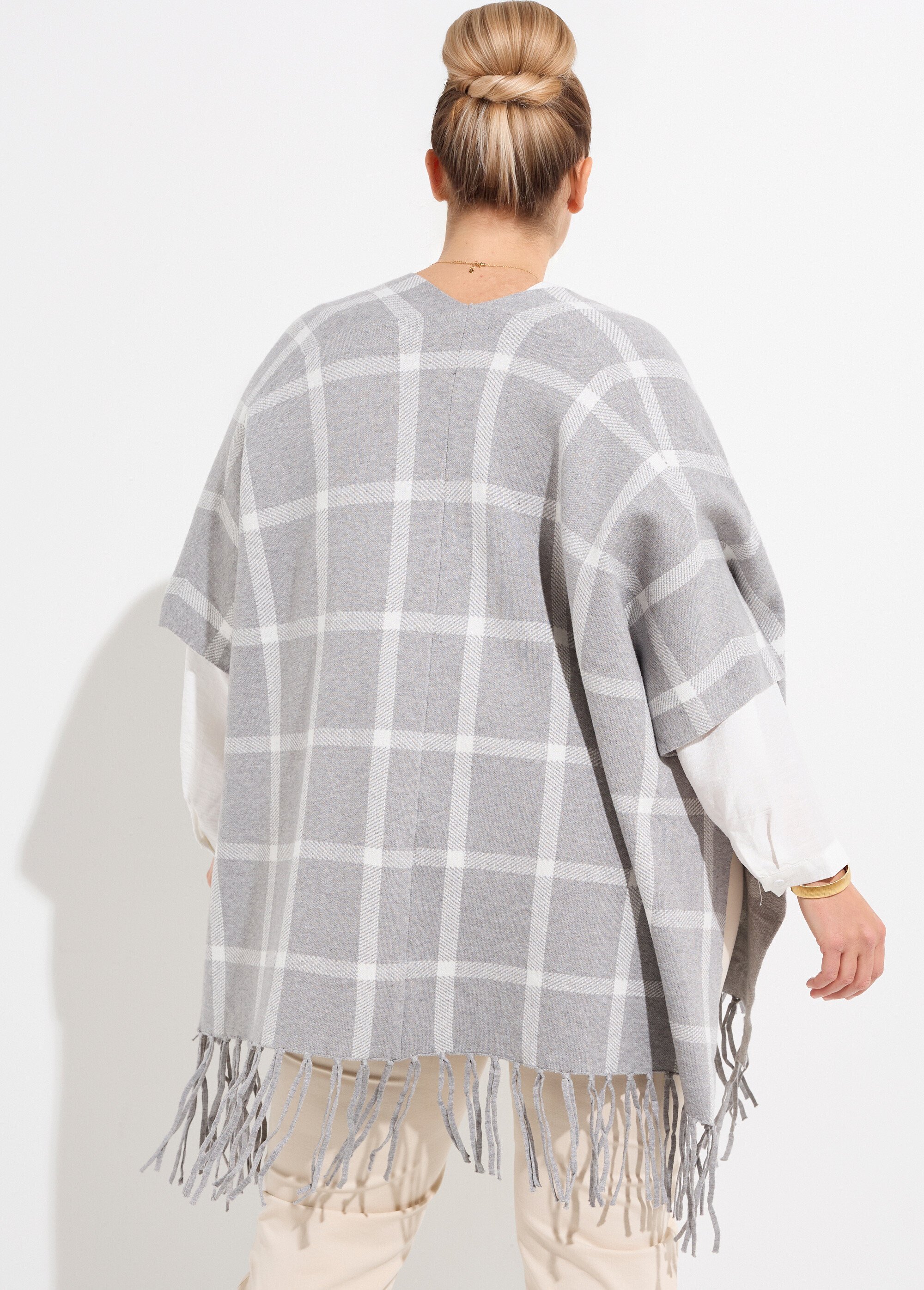 Poncho cape en maille, motif carreaux