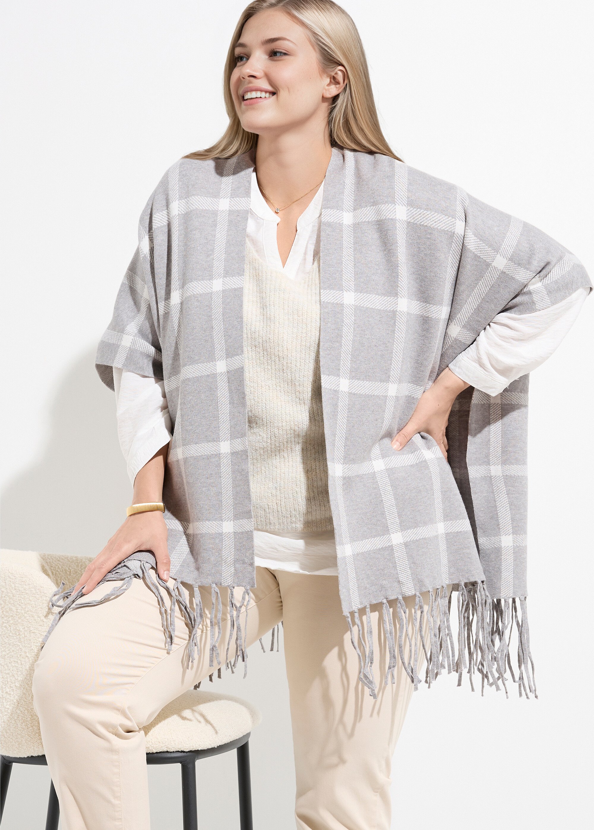 Poncho cape en maille, motif carreaux
