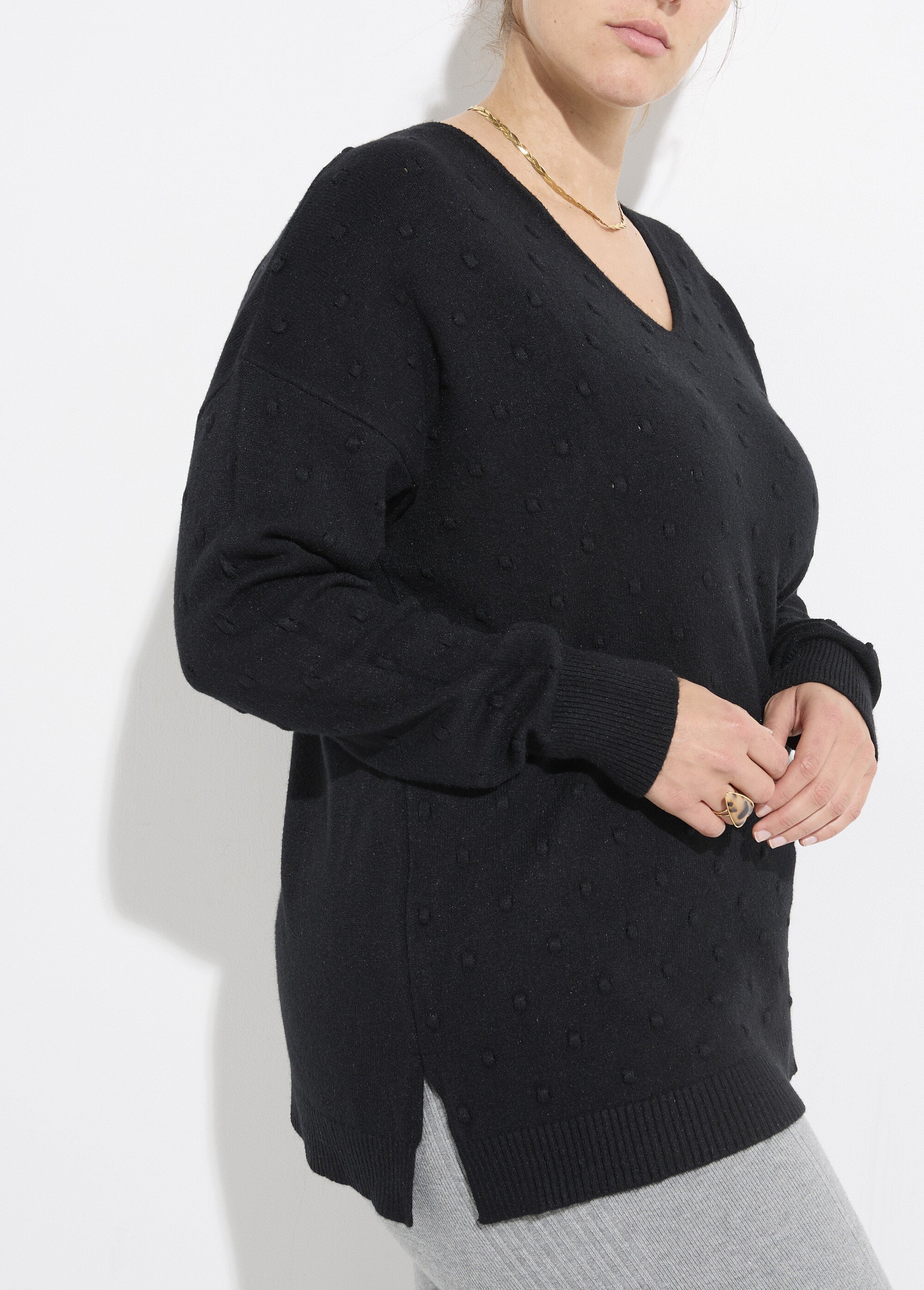 Pull col V maille fantaisie à pois Femme Grande Taille Noir CHY-2268 DE1
