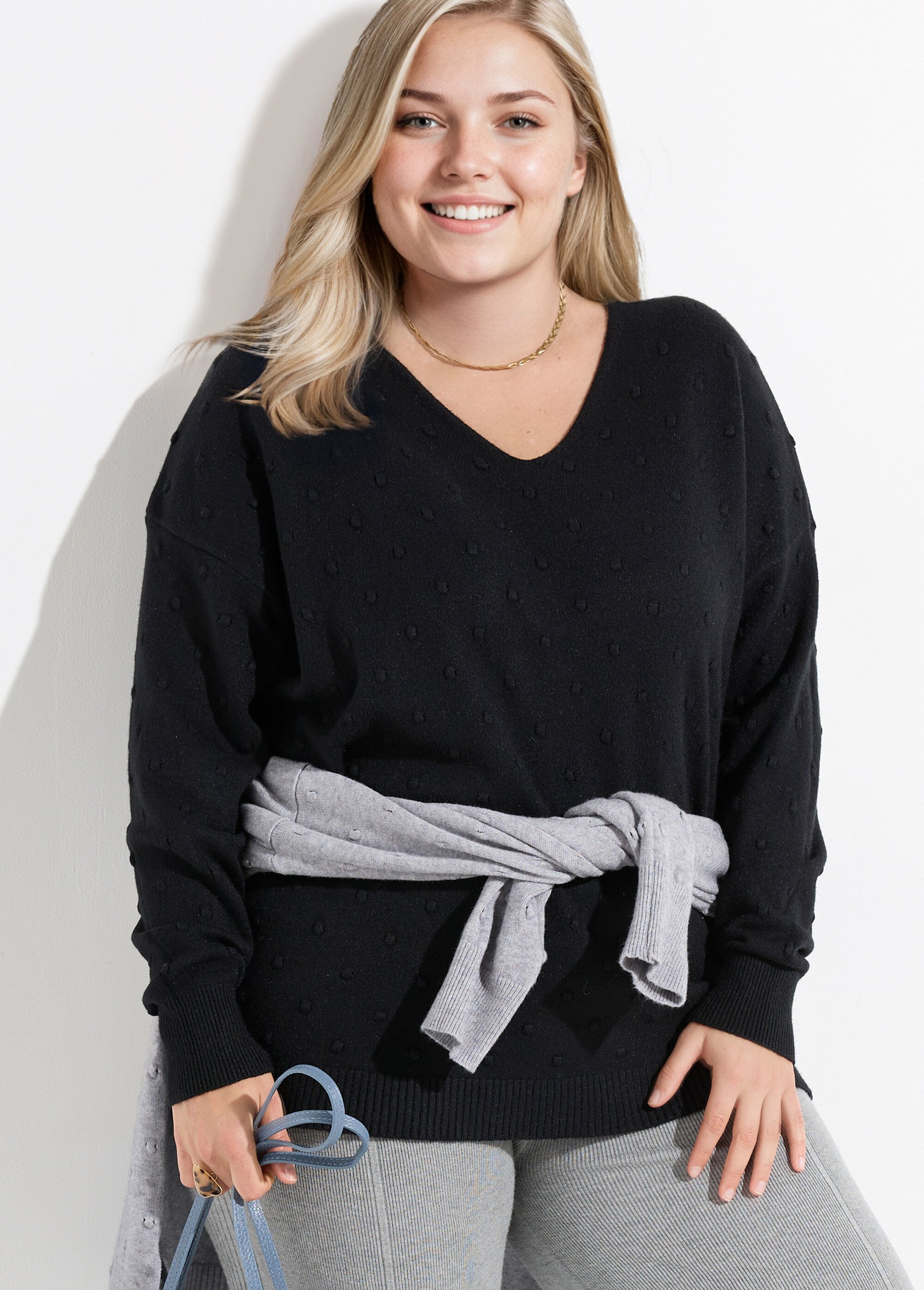 Pull col V maille fantaisie à pois Femme Grande Taille Noir CHY-2268 MV1
