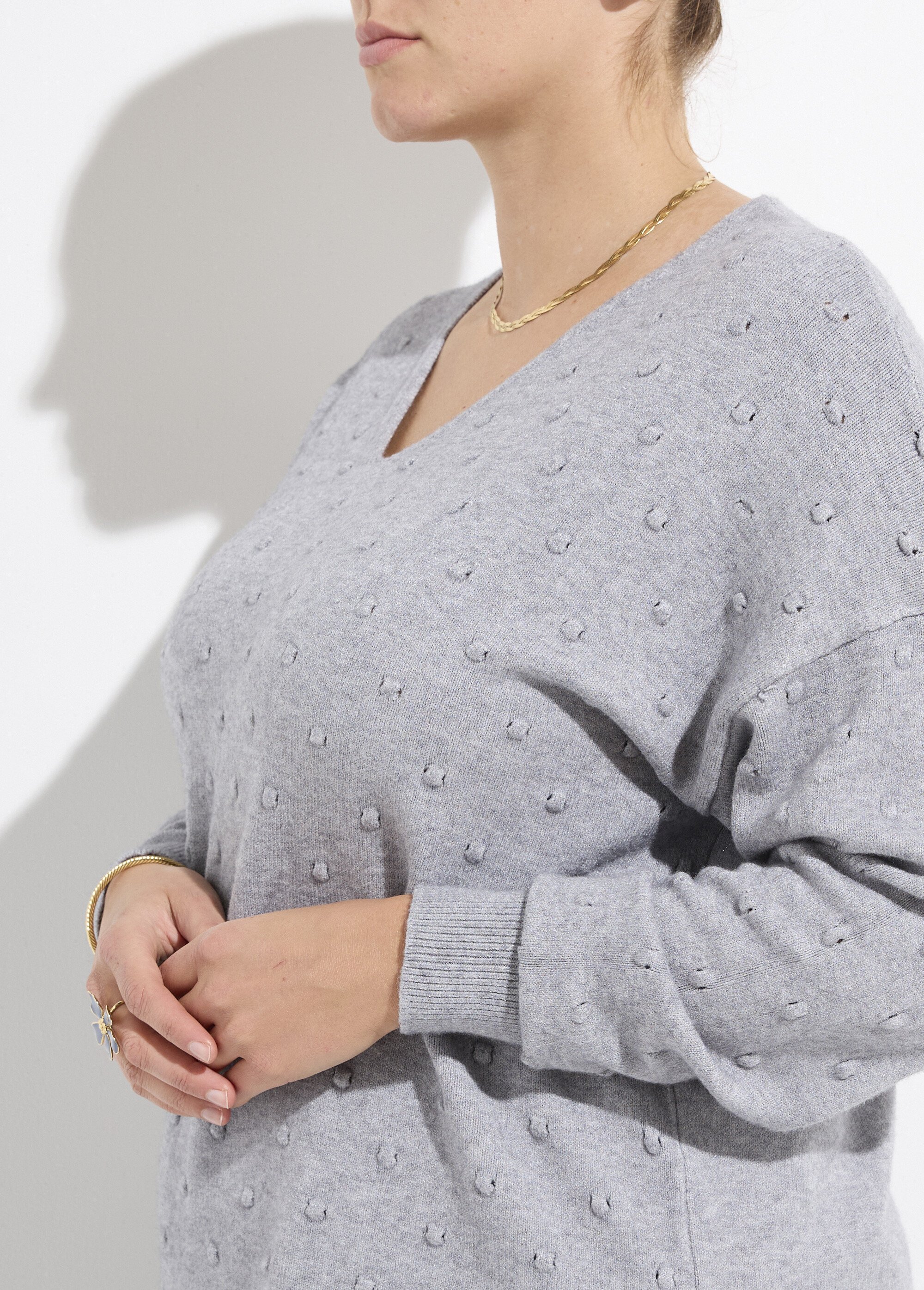 Pull col V maille fantaisie à pois