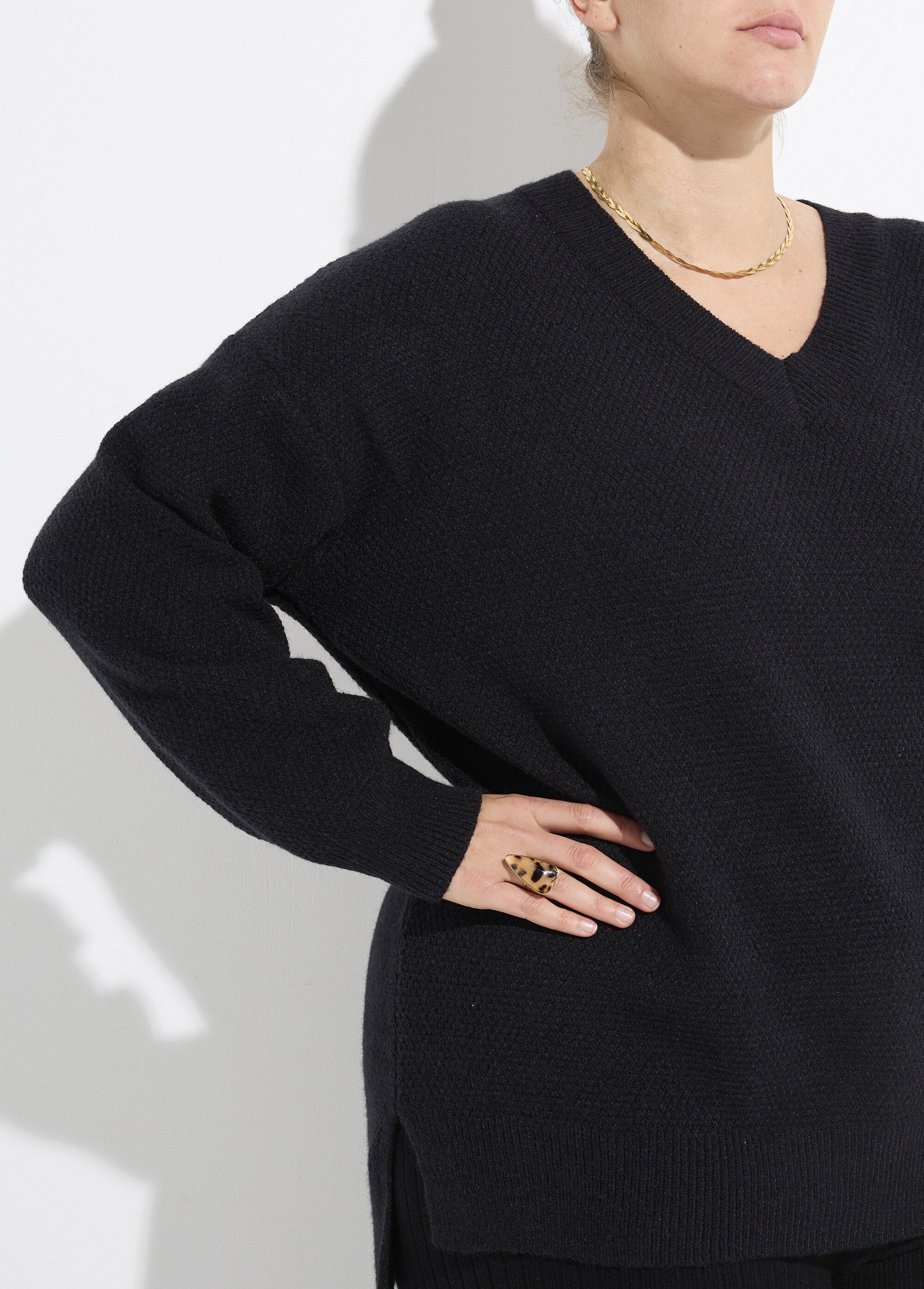 Pull tunique maille fantaisie, col V Femme Grande Taille Noir CHY-HS33116 DE1