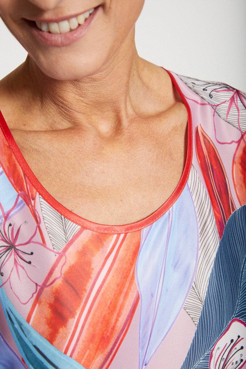 Robe d'hôtesse longue satinée motif