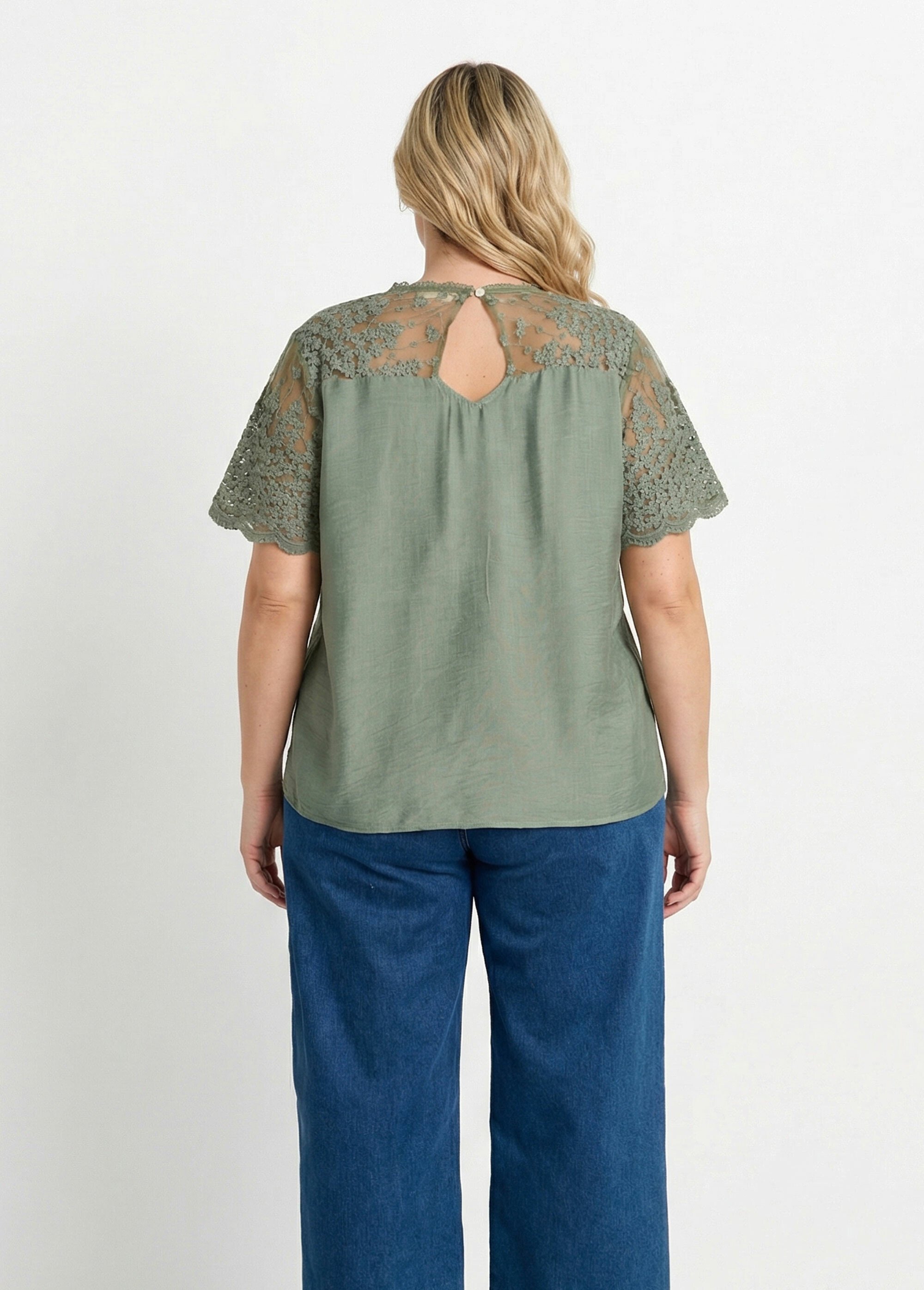 Blouse dos en dentelle + détail goutte