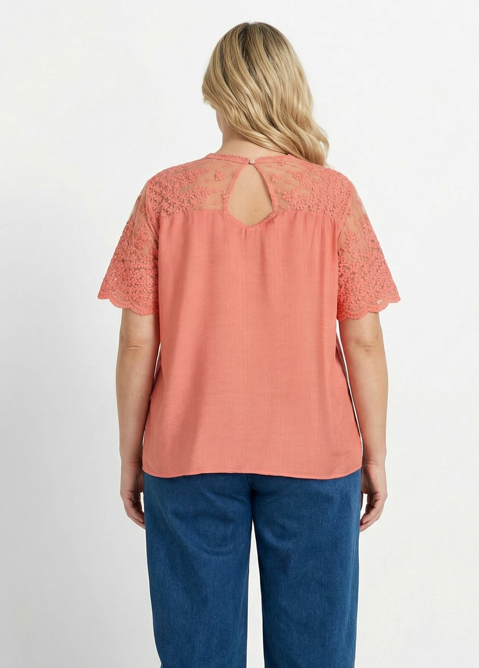 Blouse dos en dentelle + détail goutte