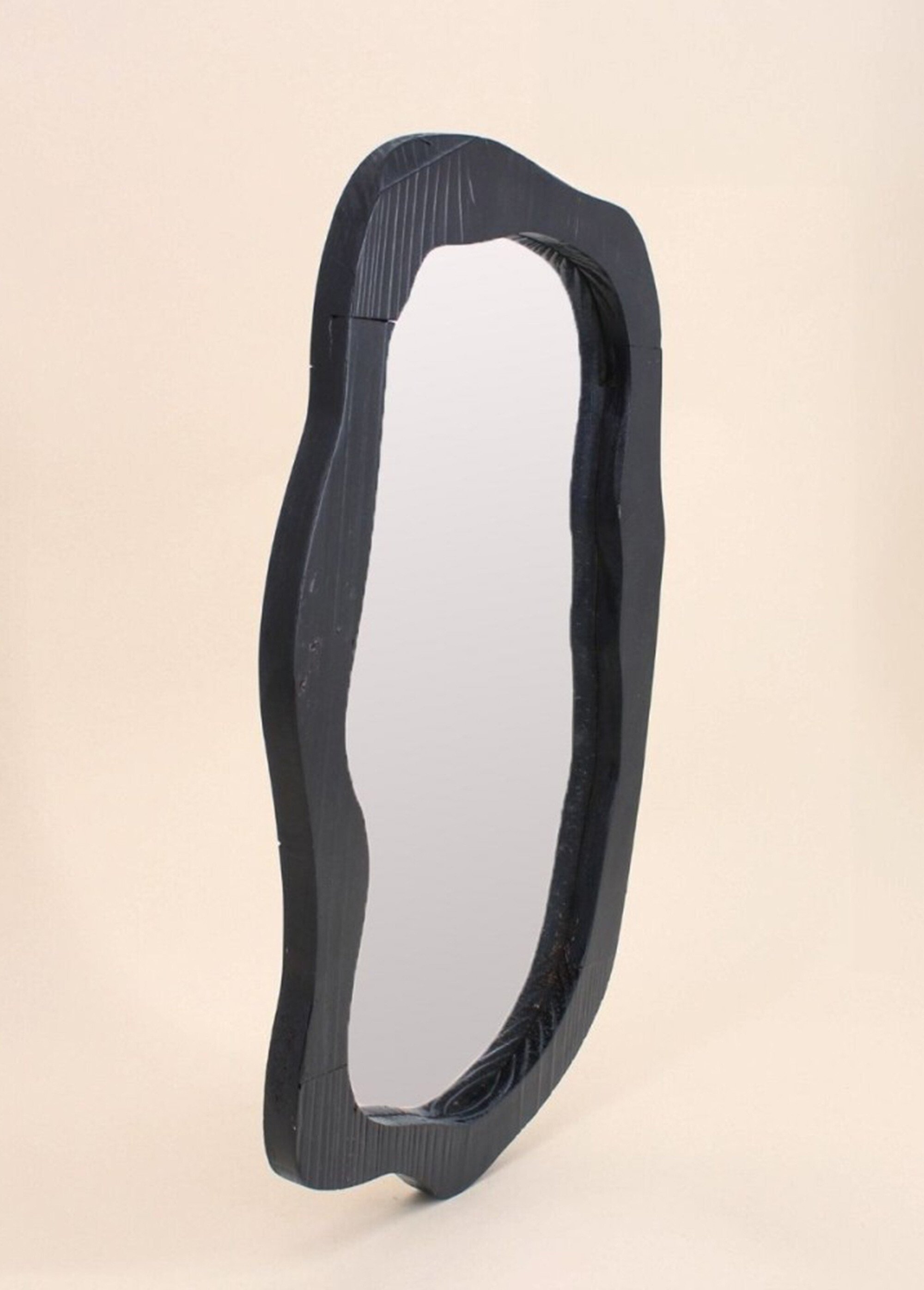 Miroir forme organique, effet bois brulé Noir NOR-25972 DE1