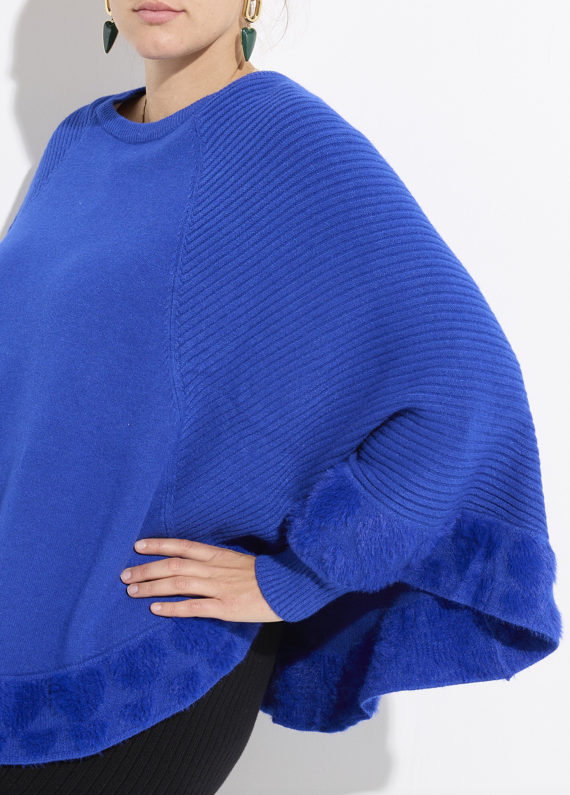 Pull cape maille détails cœurs col rond Femme Grande Taille Bleu CHY-2264 DE1