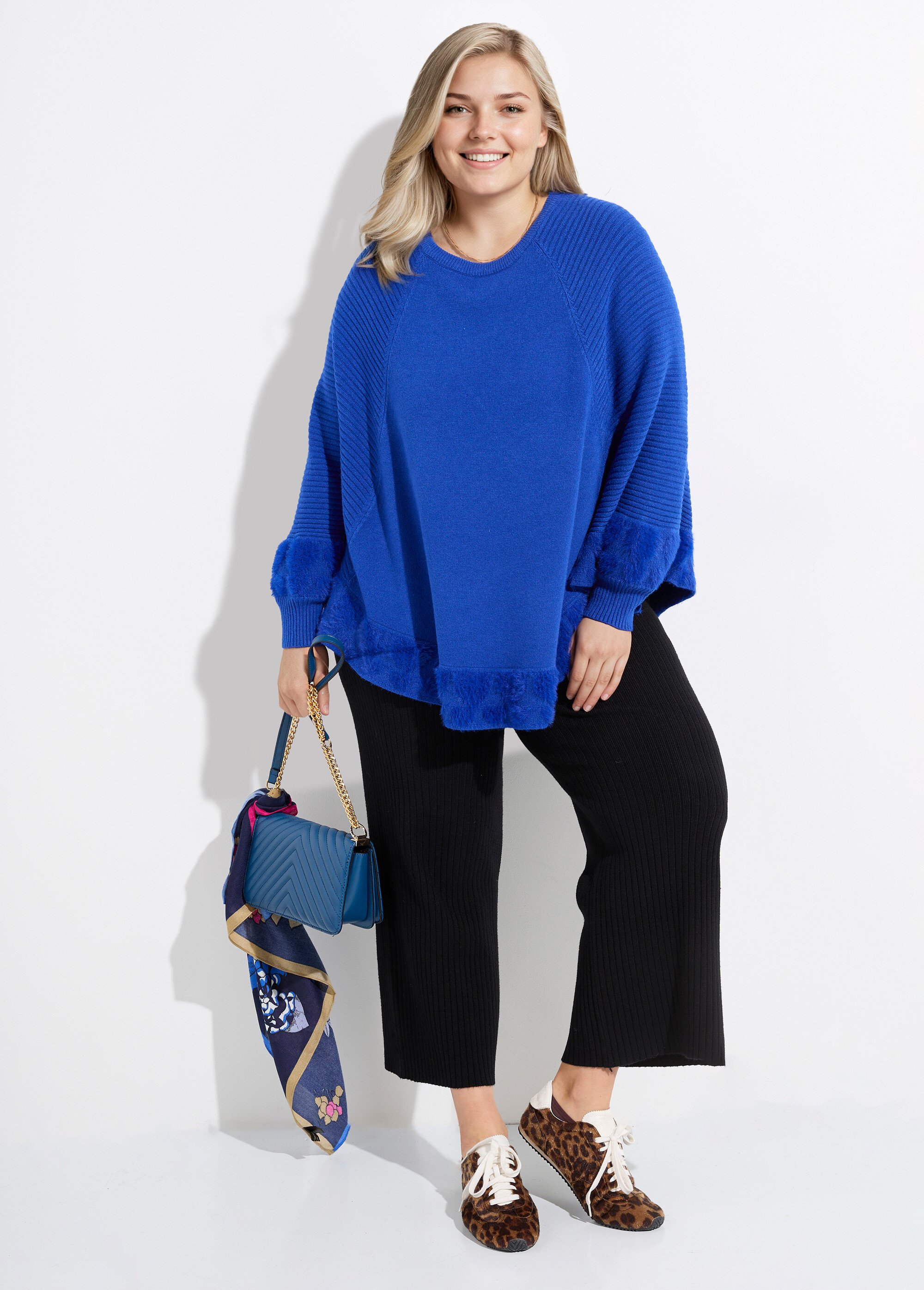Pull cape maille détails cœurs col rond Femme Grande Taille Bleu CHY-2264 SI1