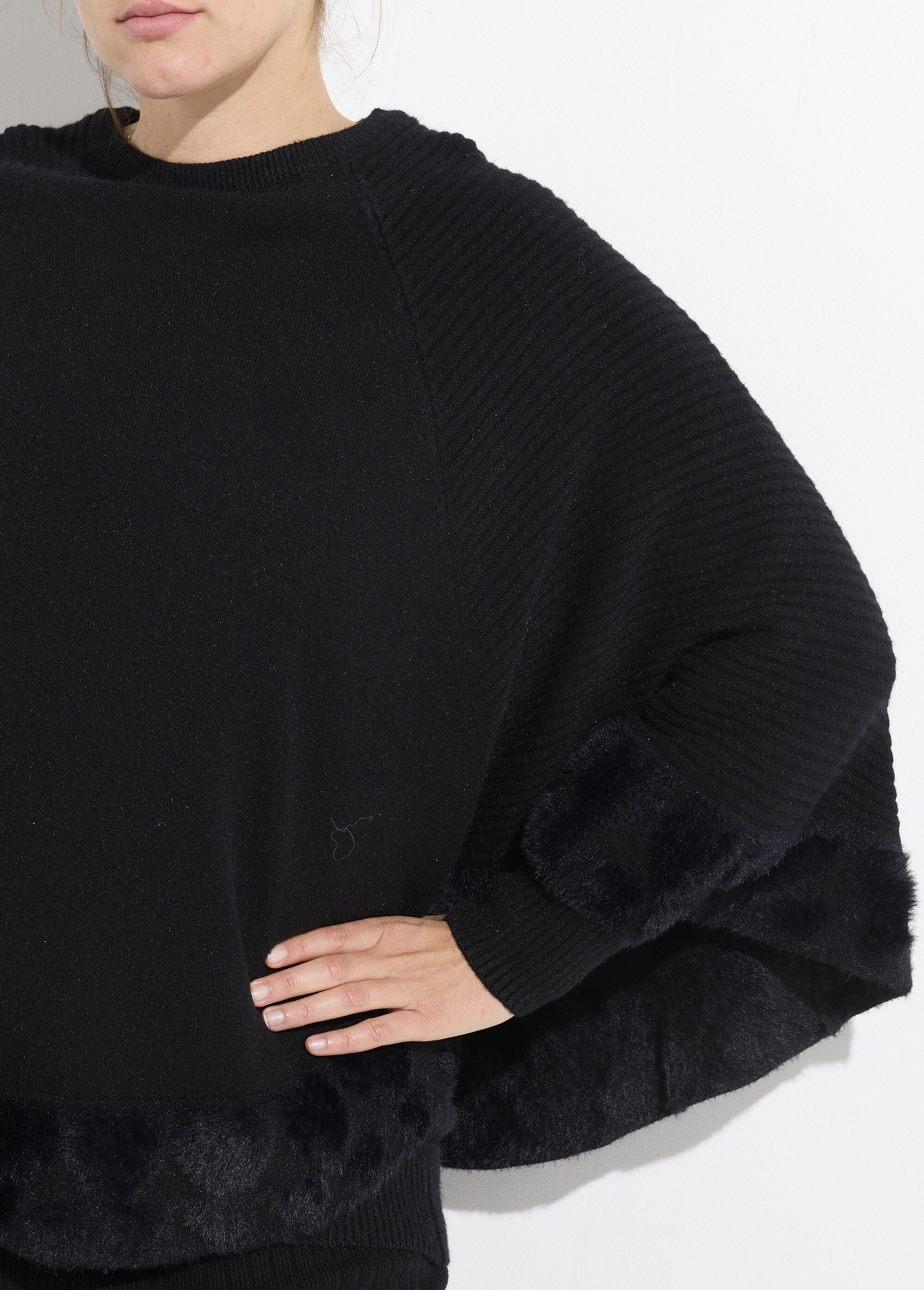 Poncho cape maille coeurs et col rond Femme Grande Taille Noir CHY-2264 DE1