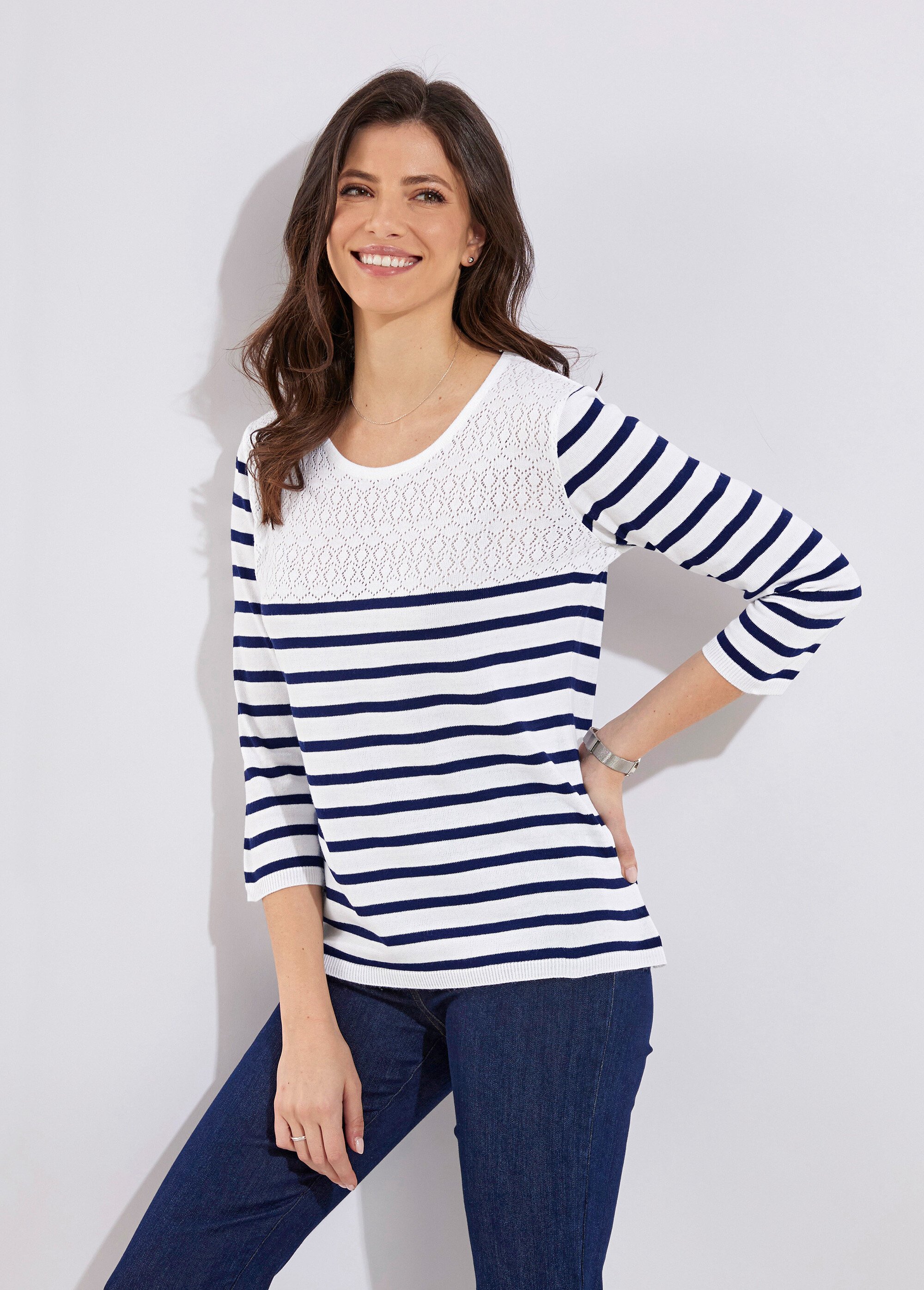 Pull rayé avec maille ajourée col rond