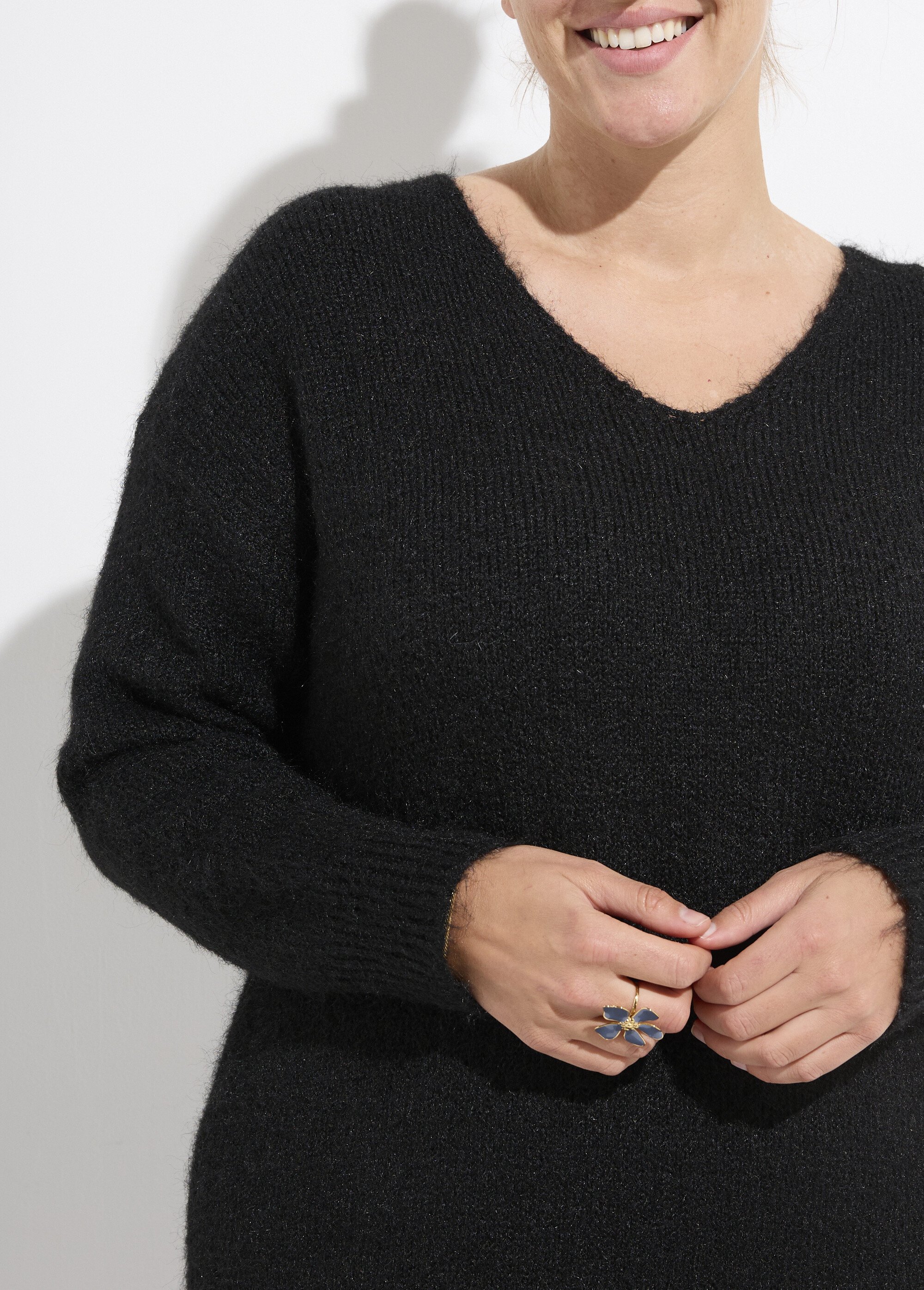 Robe pull longue en laine avec col V Femme Grande Taille Noir CHY-AE3671 DE1