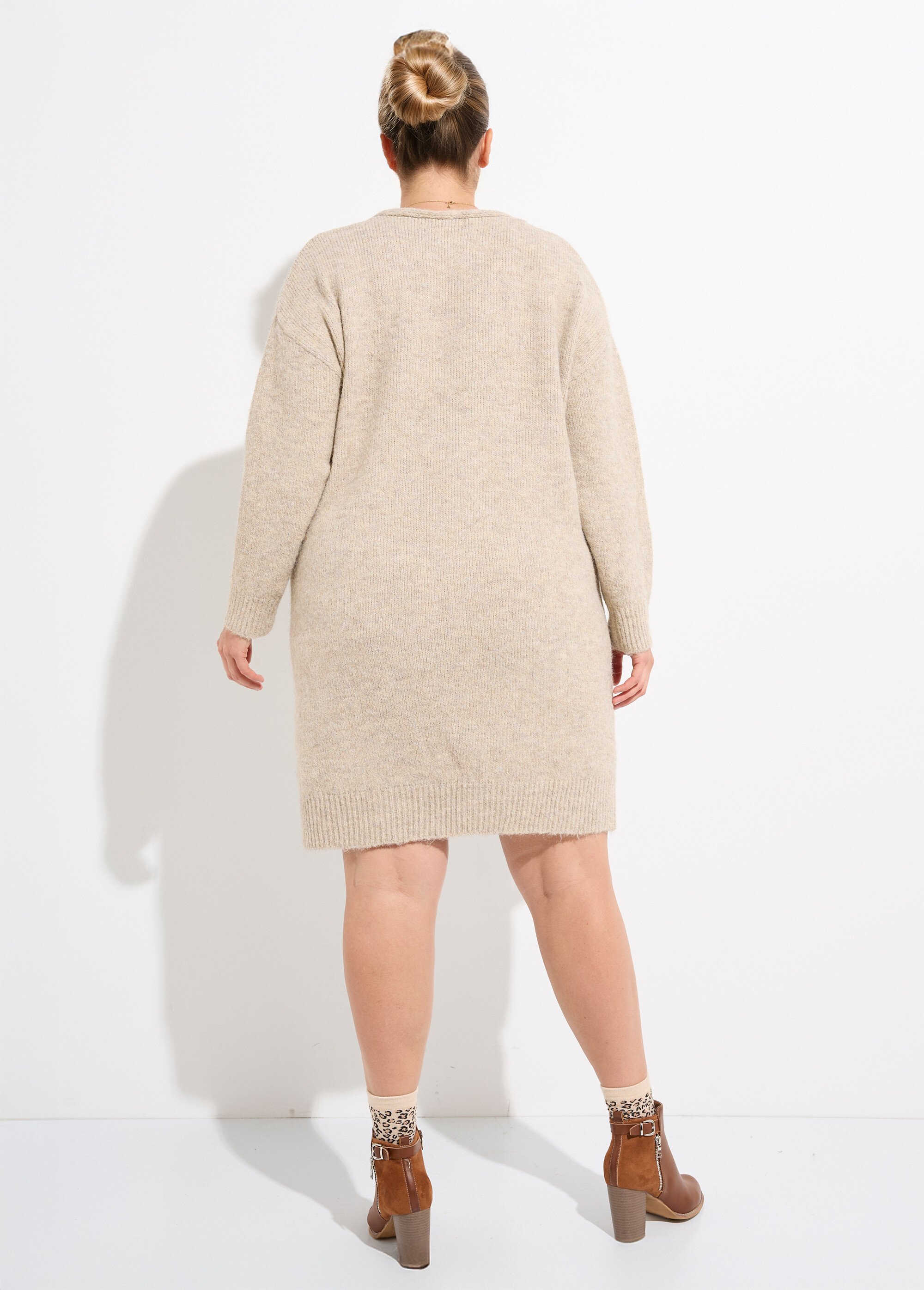 Robe pull longue en laine avec col V Femme Grande Taille Beige CHY-AE3671 DO1