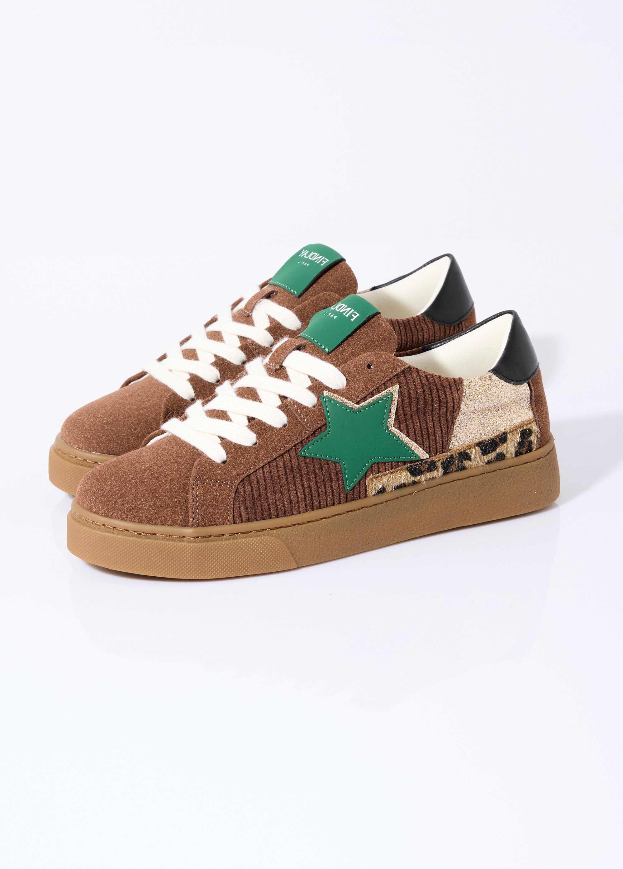 Baskets en velours cotelé et suédine