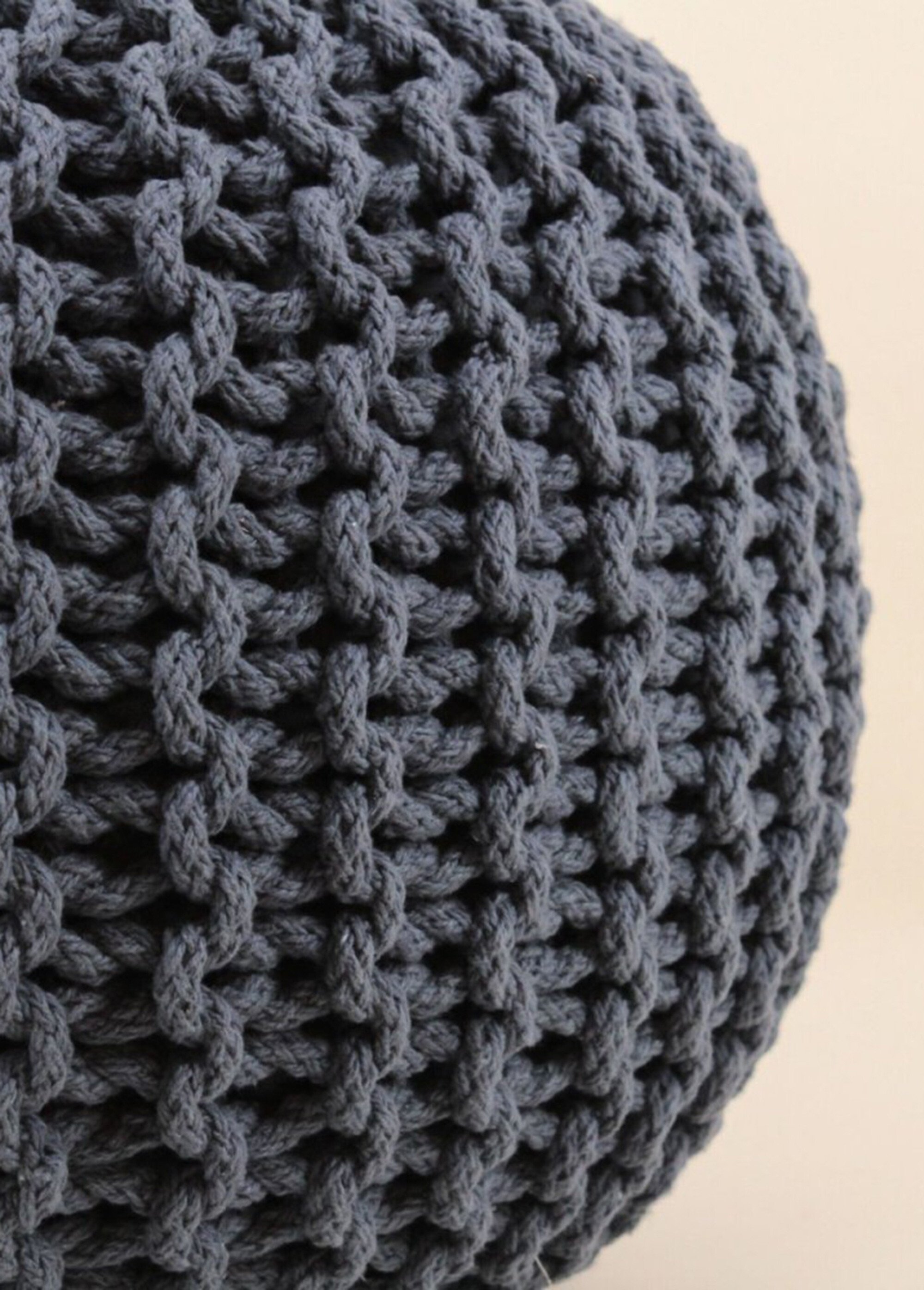 Pouf rond tricoté grosse maille, foncé