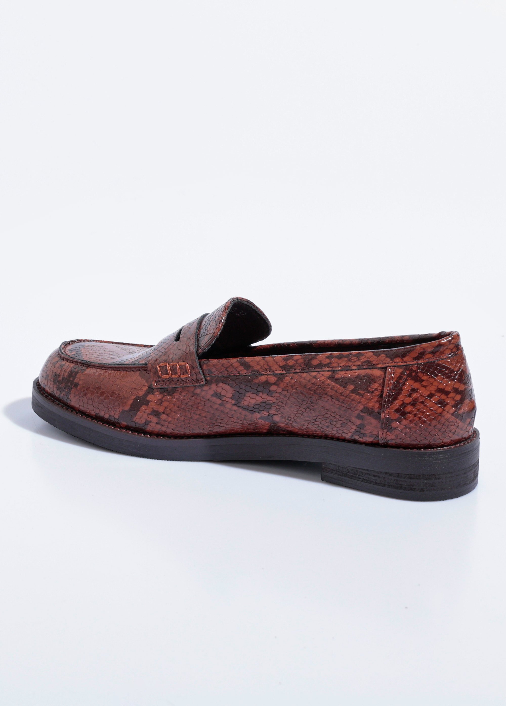 Mocassins aspect reptile petit talon Femme Marron SEA2190 DO1