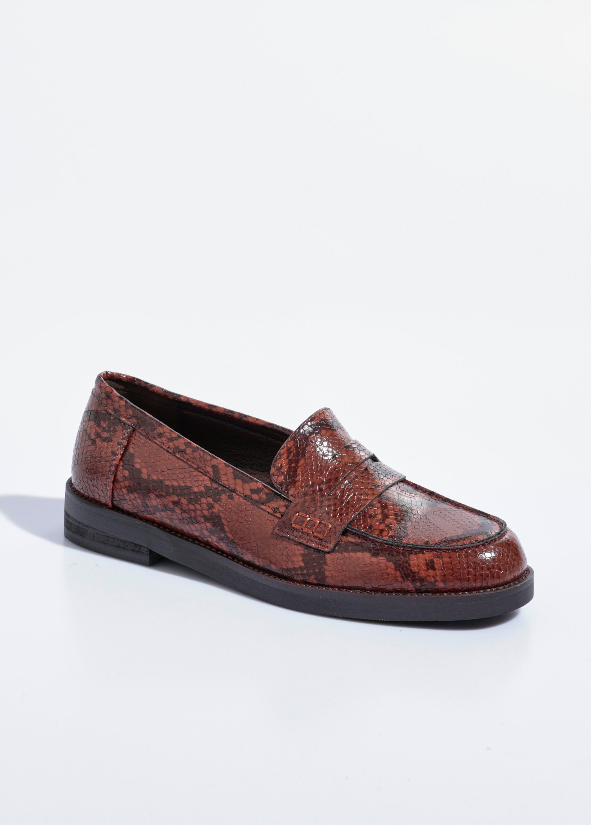 Mocassins aspect reptile petit talon Femme Marron SEA2190 FA1