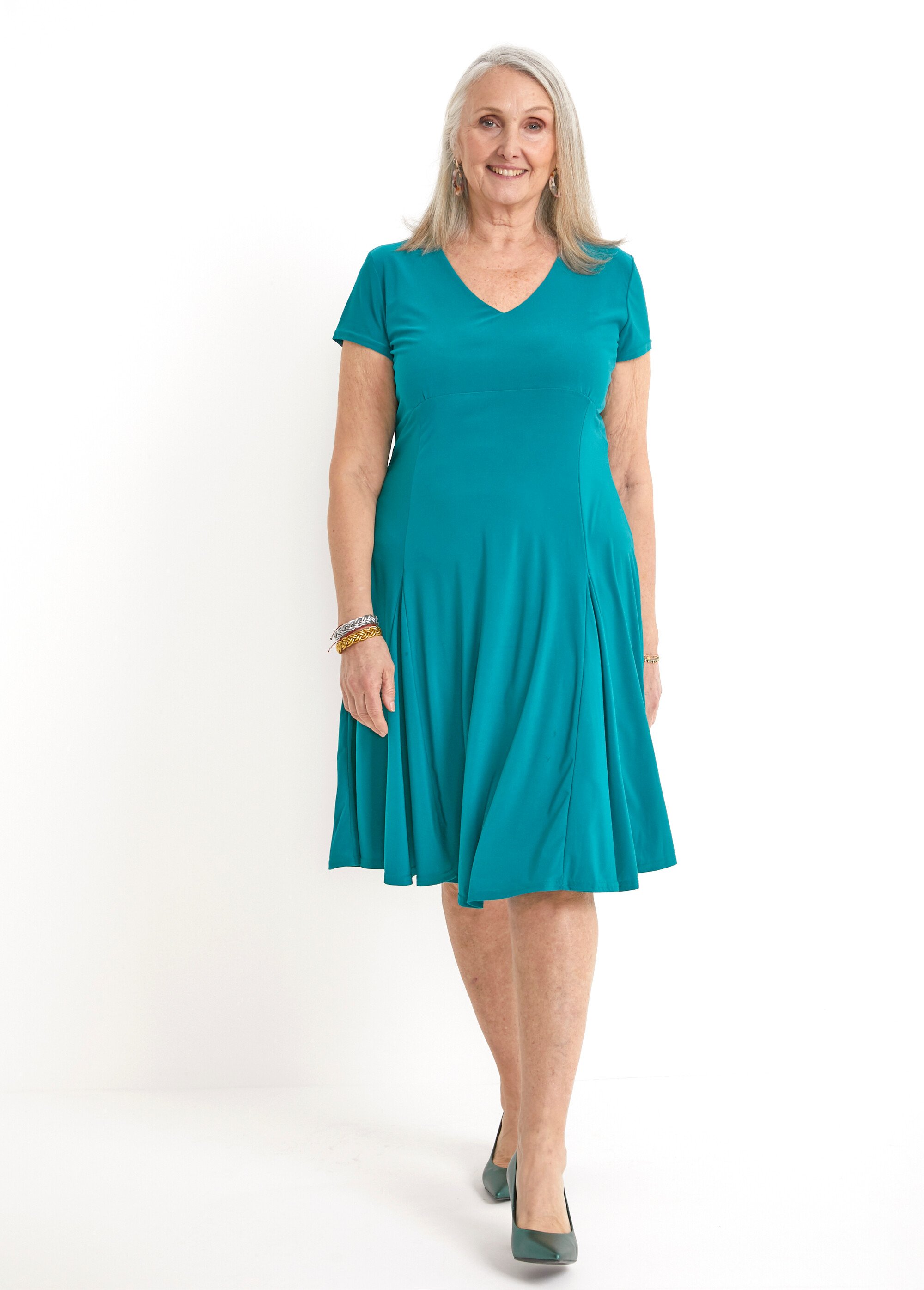 Robe mi-longue évasée col V