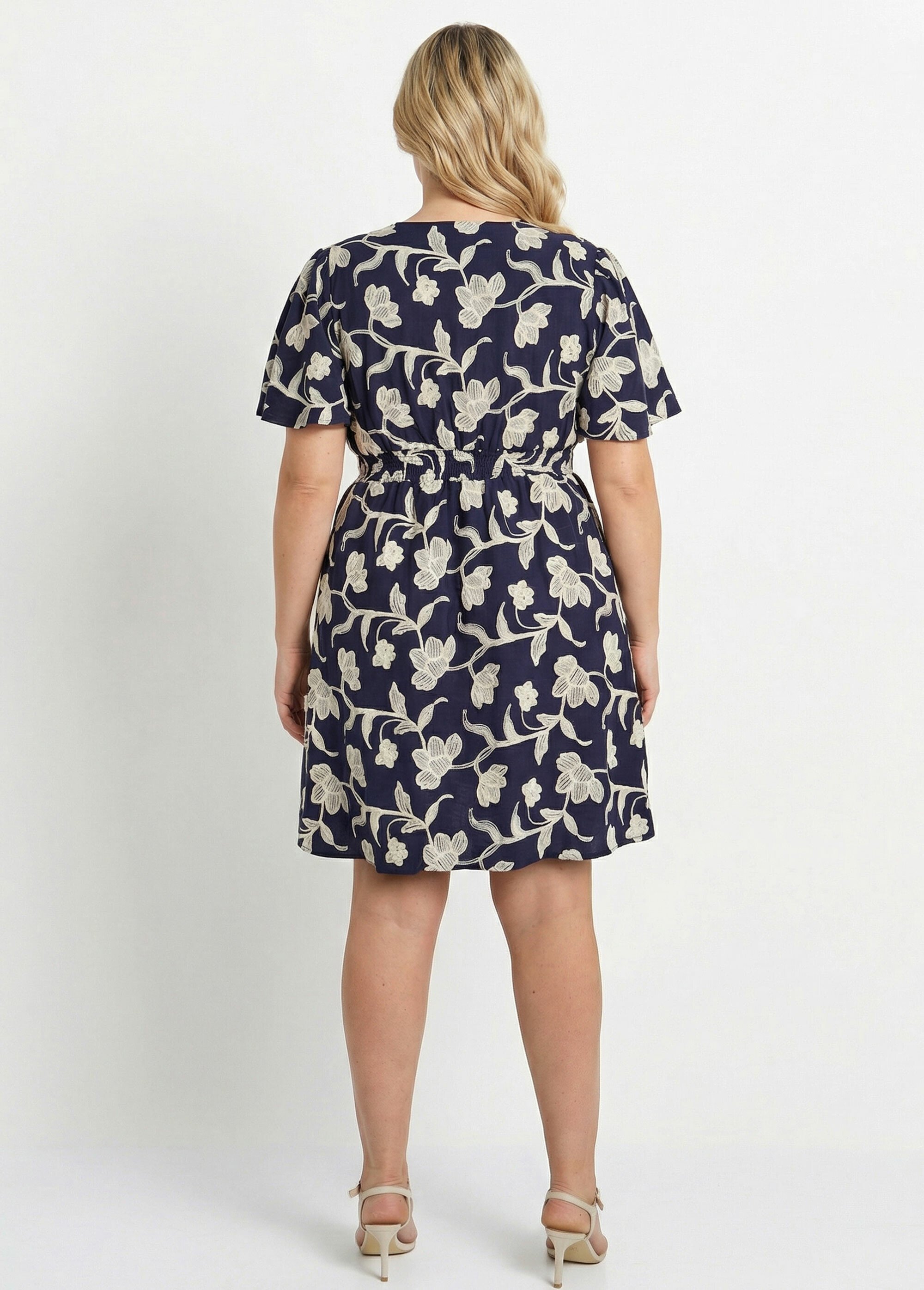 Robe courte fleurs brodées, taille haute