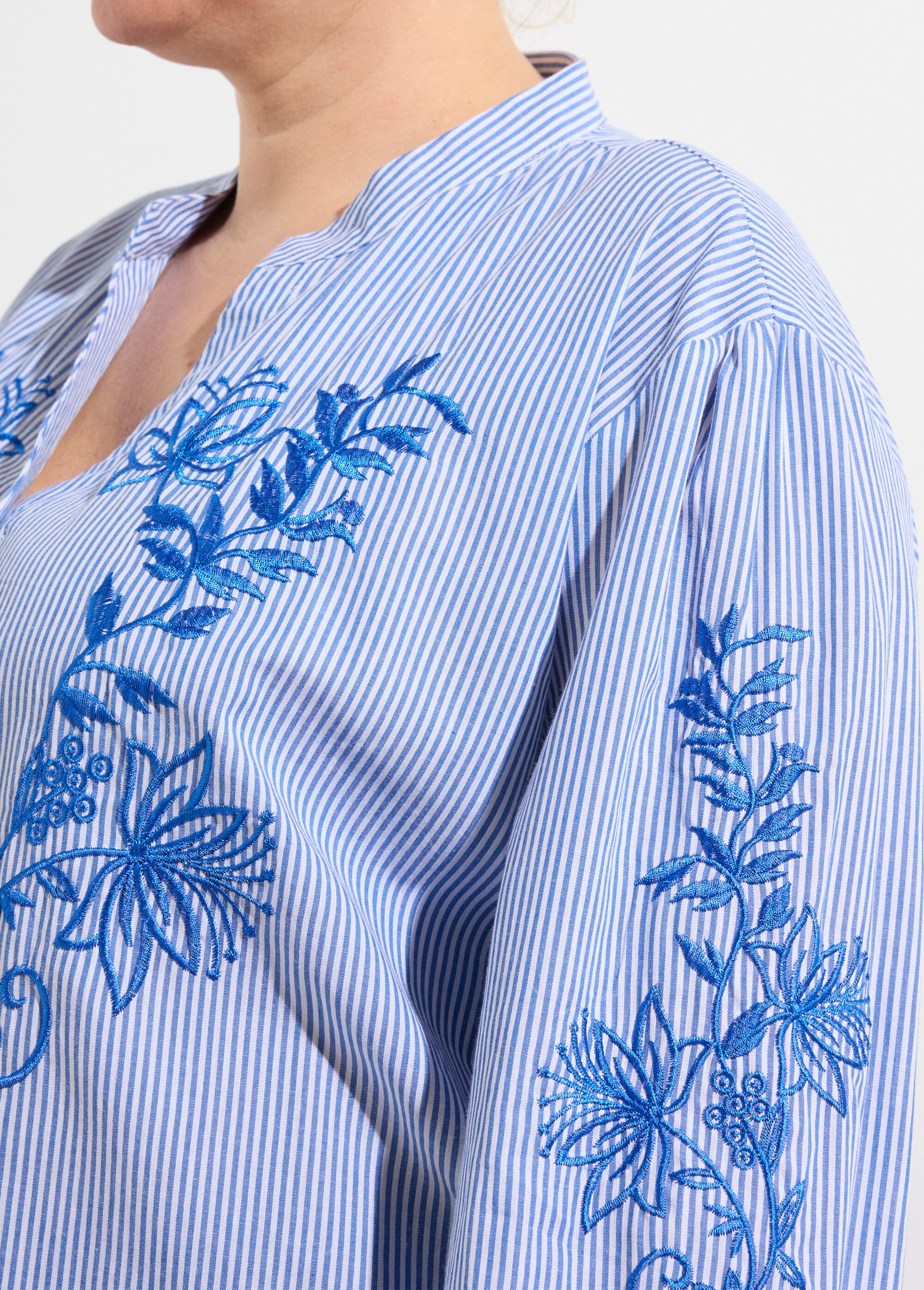Chemisier rayé avec broderies fleurs Femme Grande Taille Bleu MA-M1168-1251 DE2