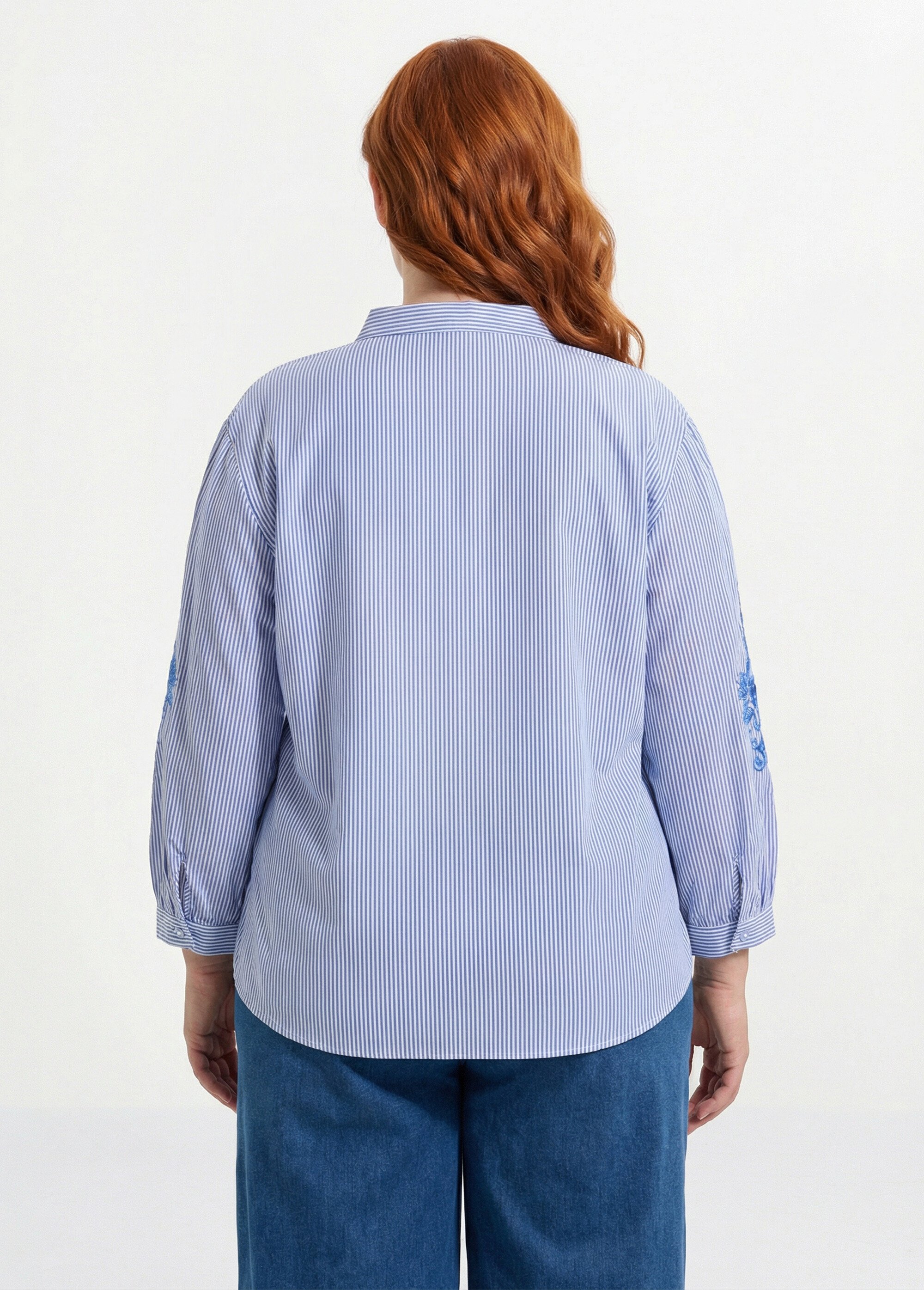 Chemisier rayé avec broderies fleurs