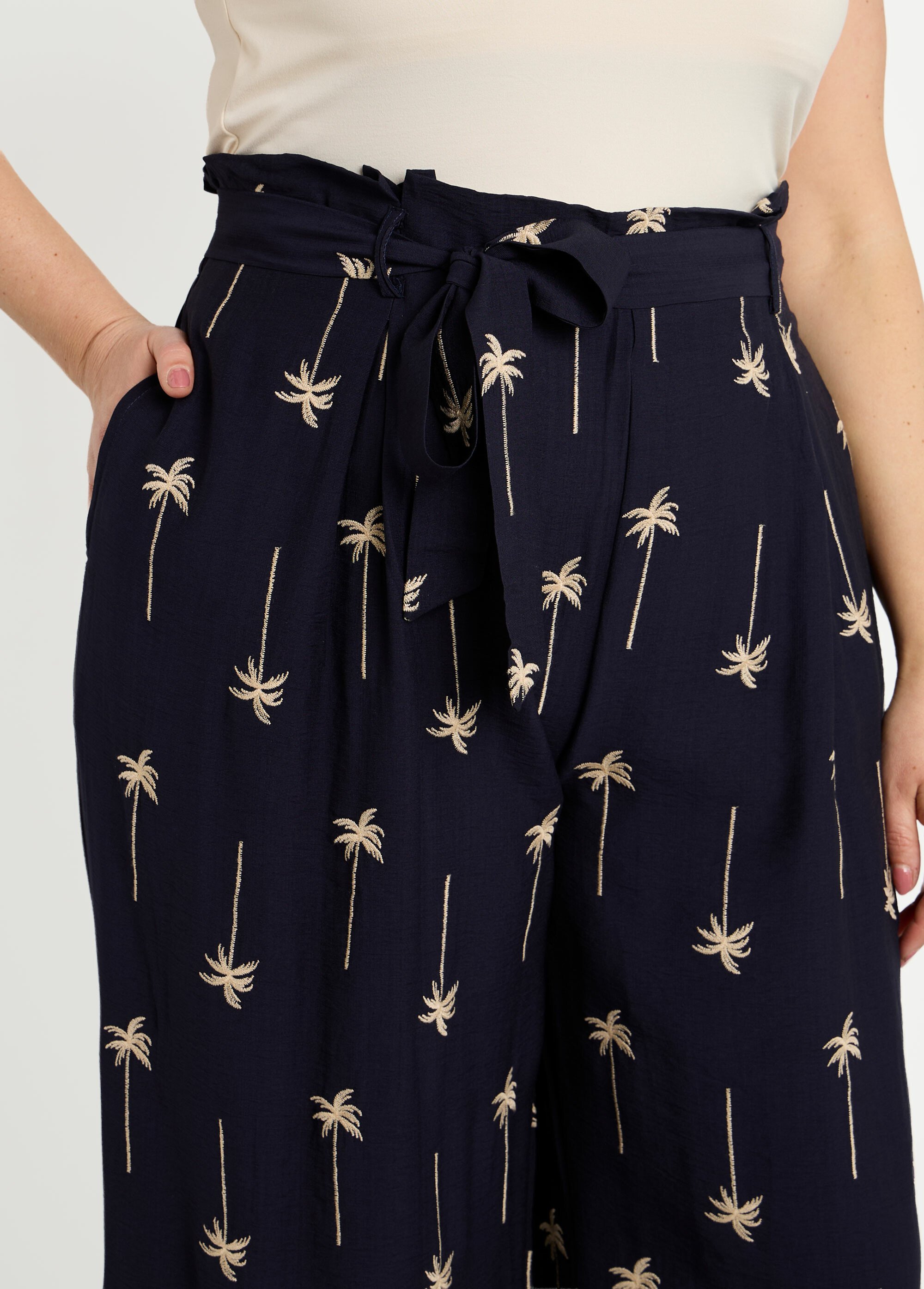 Pantalon large avec broderies palmiers Femme Grande Taille Bleu MA-718-1726 DE1