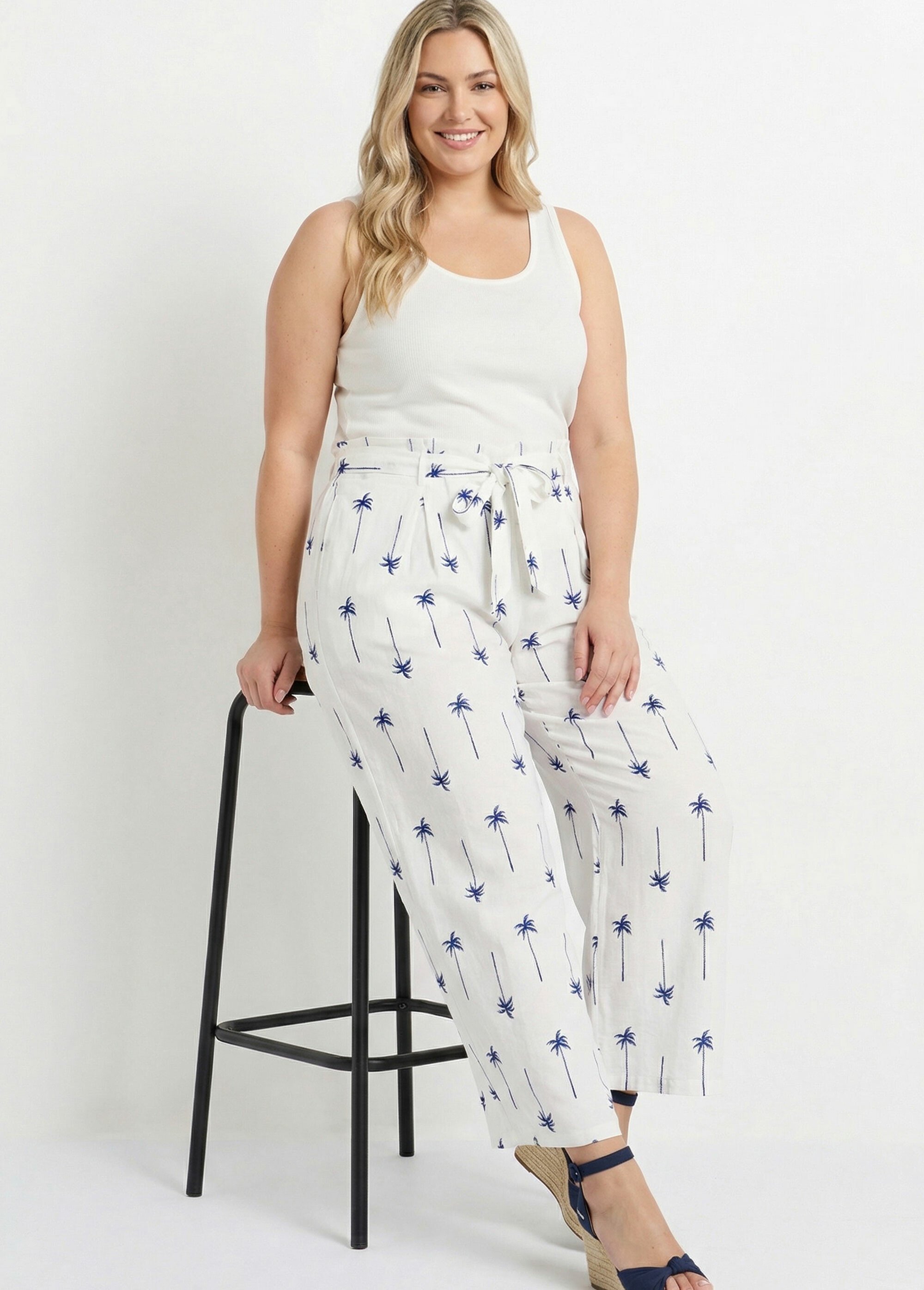 Pantalon large avec broderies palmiers Femme Grande Taille Blanc MA-718-1726 MV1