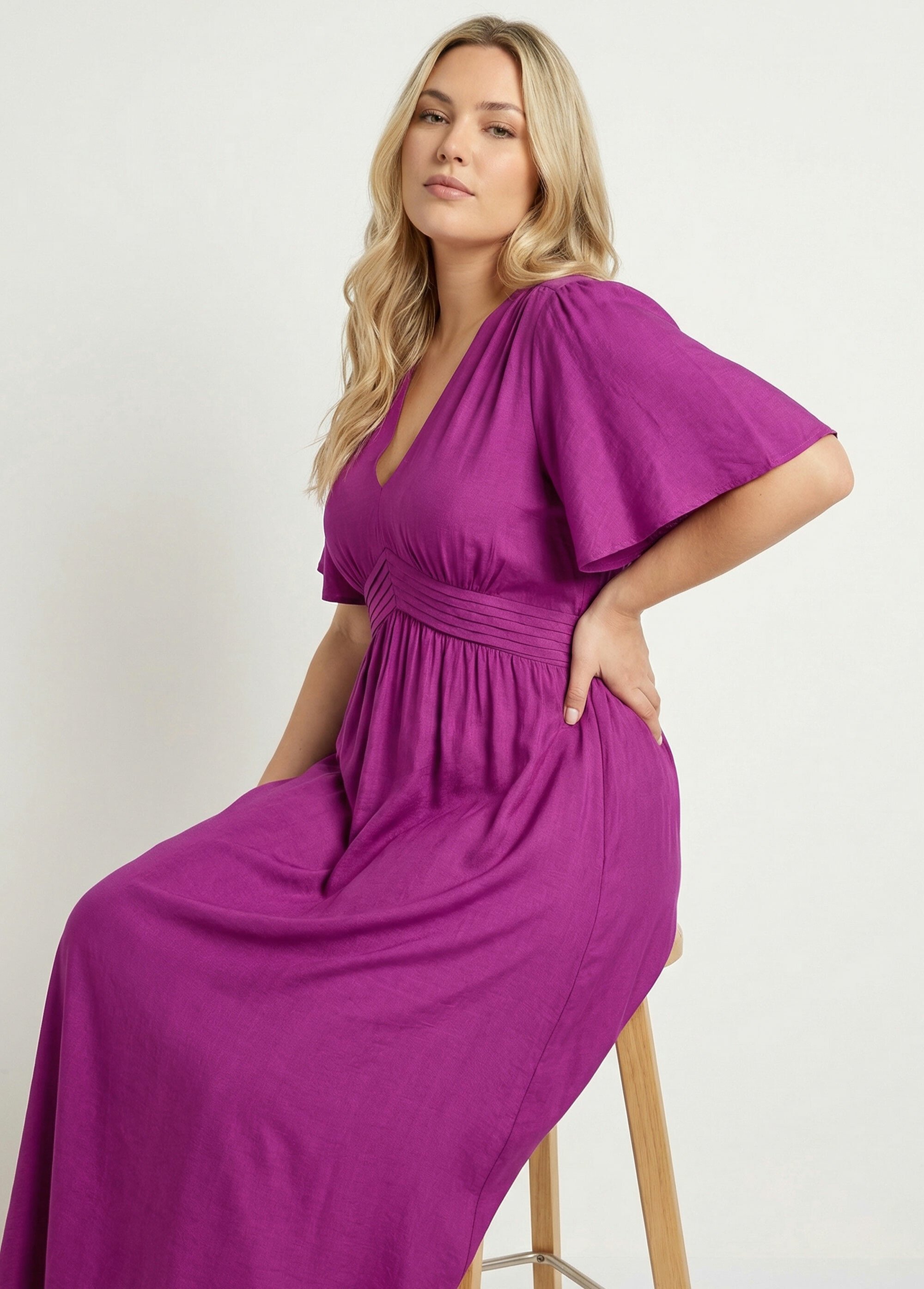 Robe longue taille haute plissée, col V