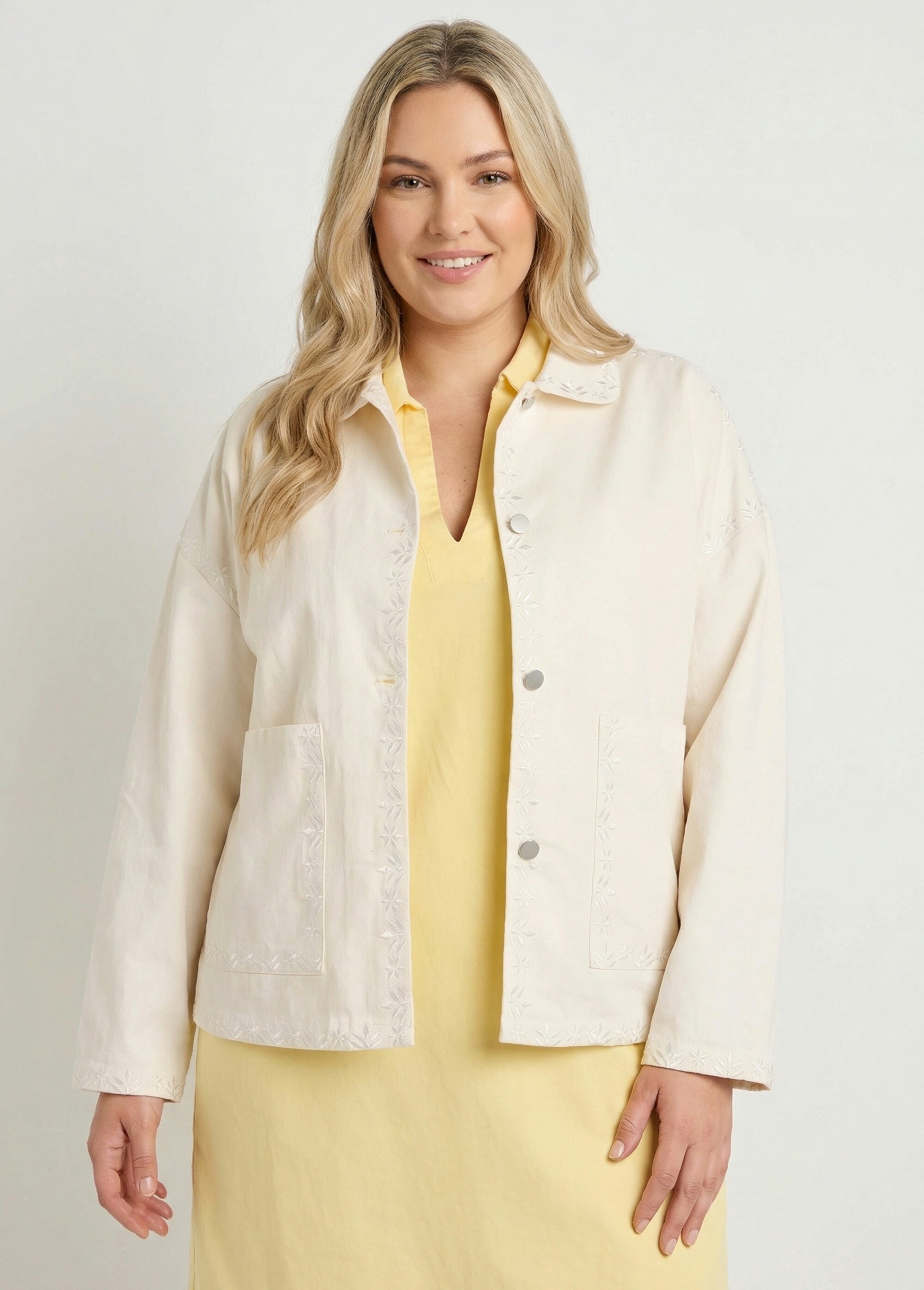 Veste twill, détails brodés motif fleurs Femme Grande Taille Beige MA-M1223-1855 FA1