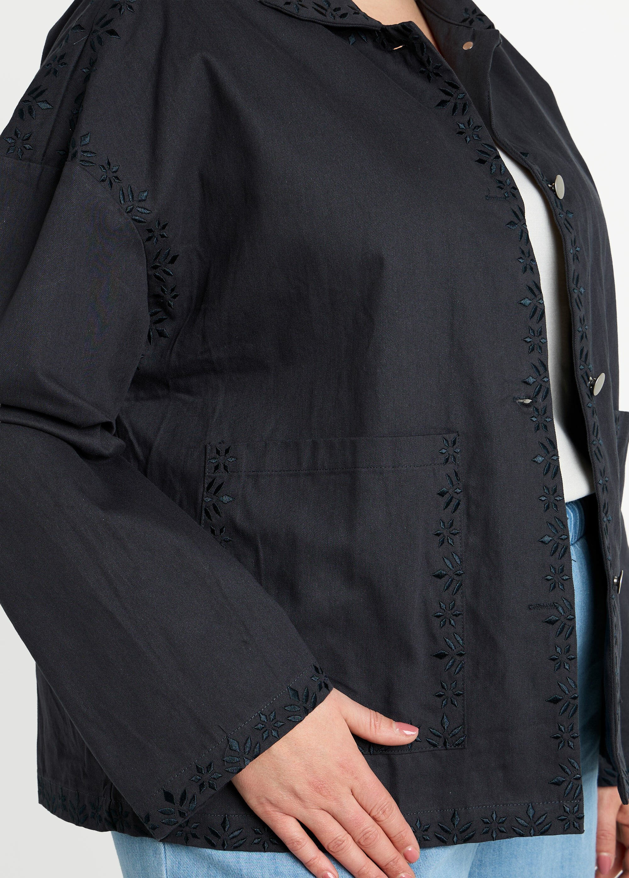 Veste twill, détails brodés motif fleurs
