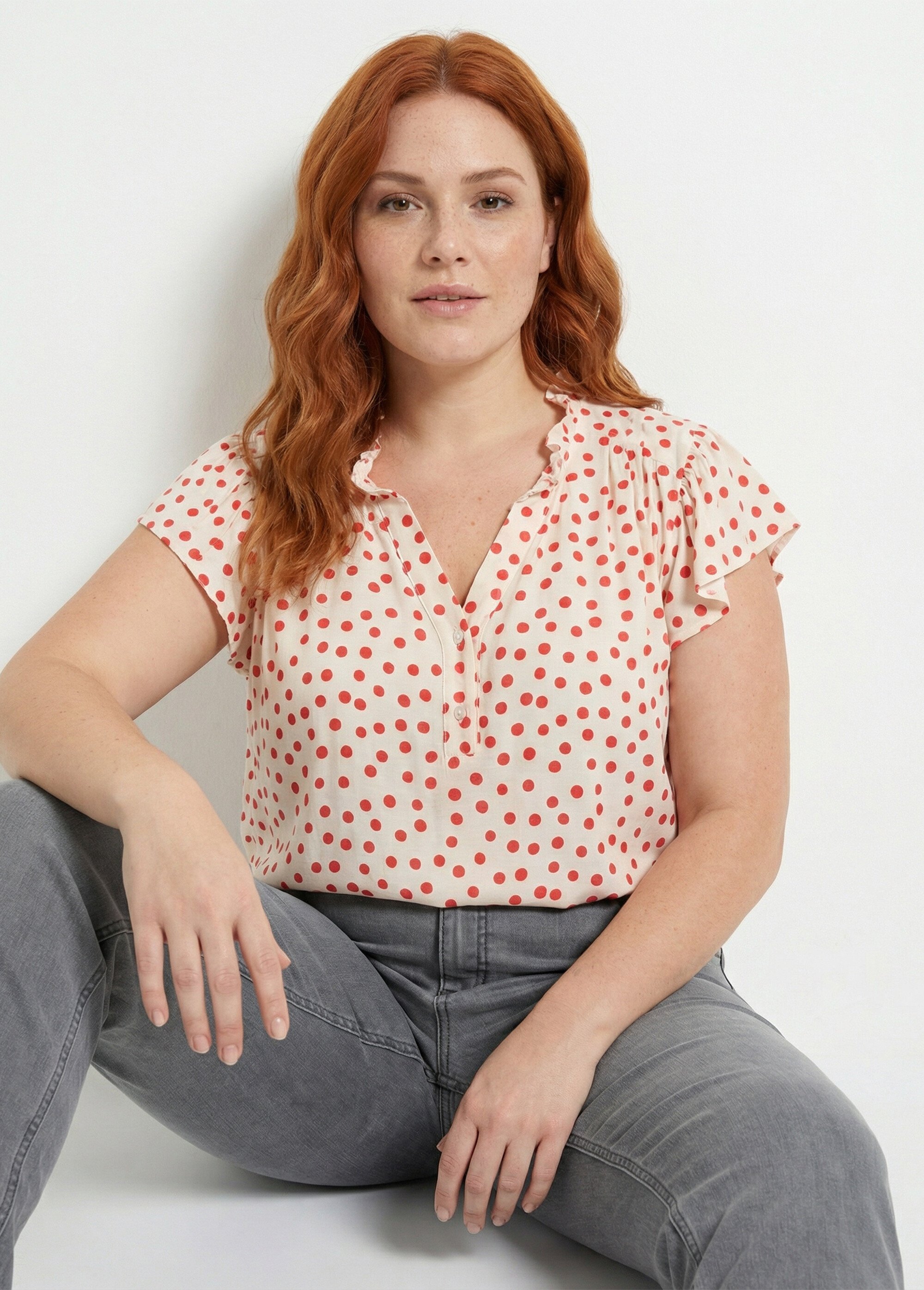 Blouse à pois, volants col et manches Femme Grande Taille Beige MA-M183-1856 MV1