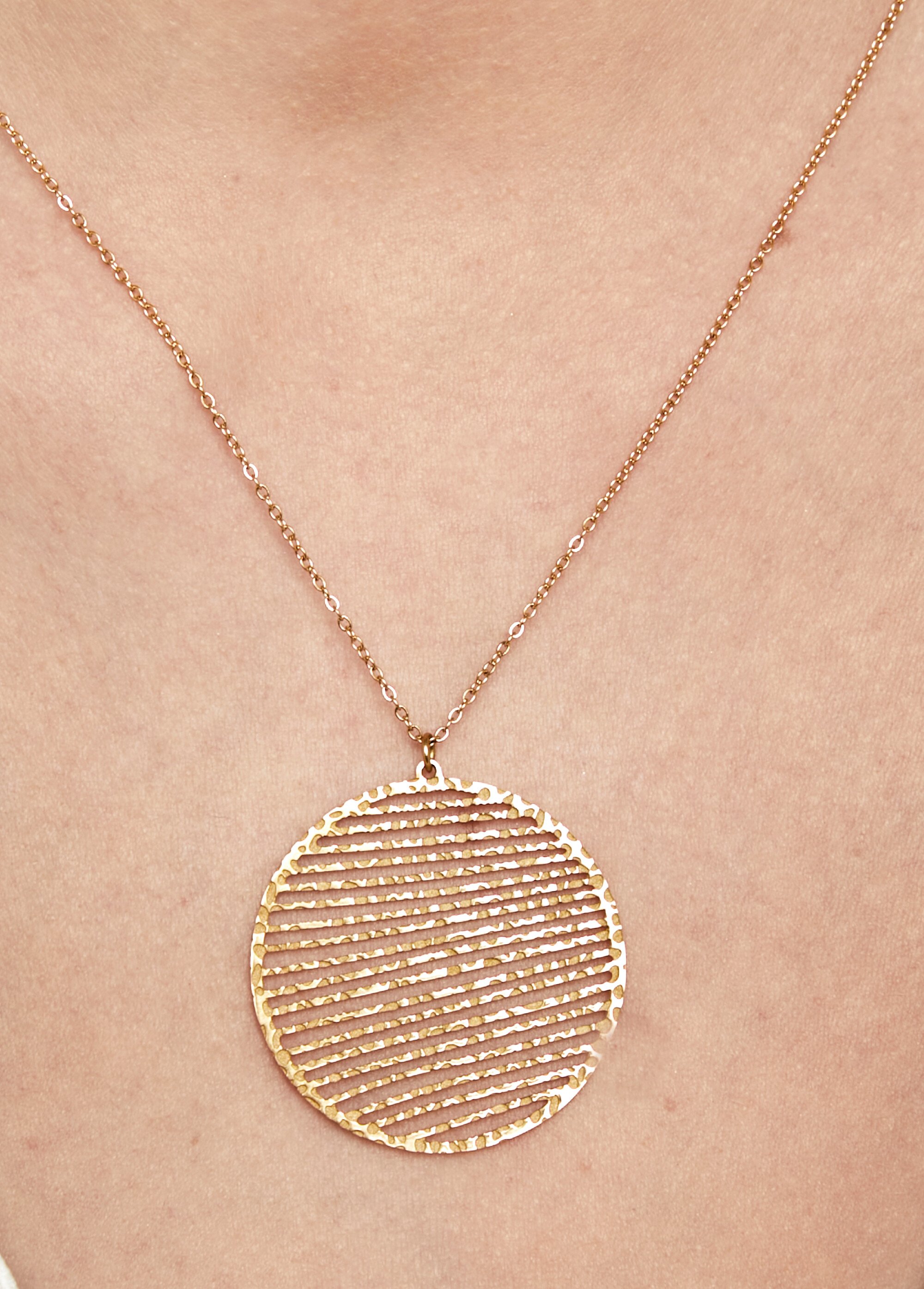 Collier pendentif strié en acier martelé Doré AE-COPENRON FA2