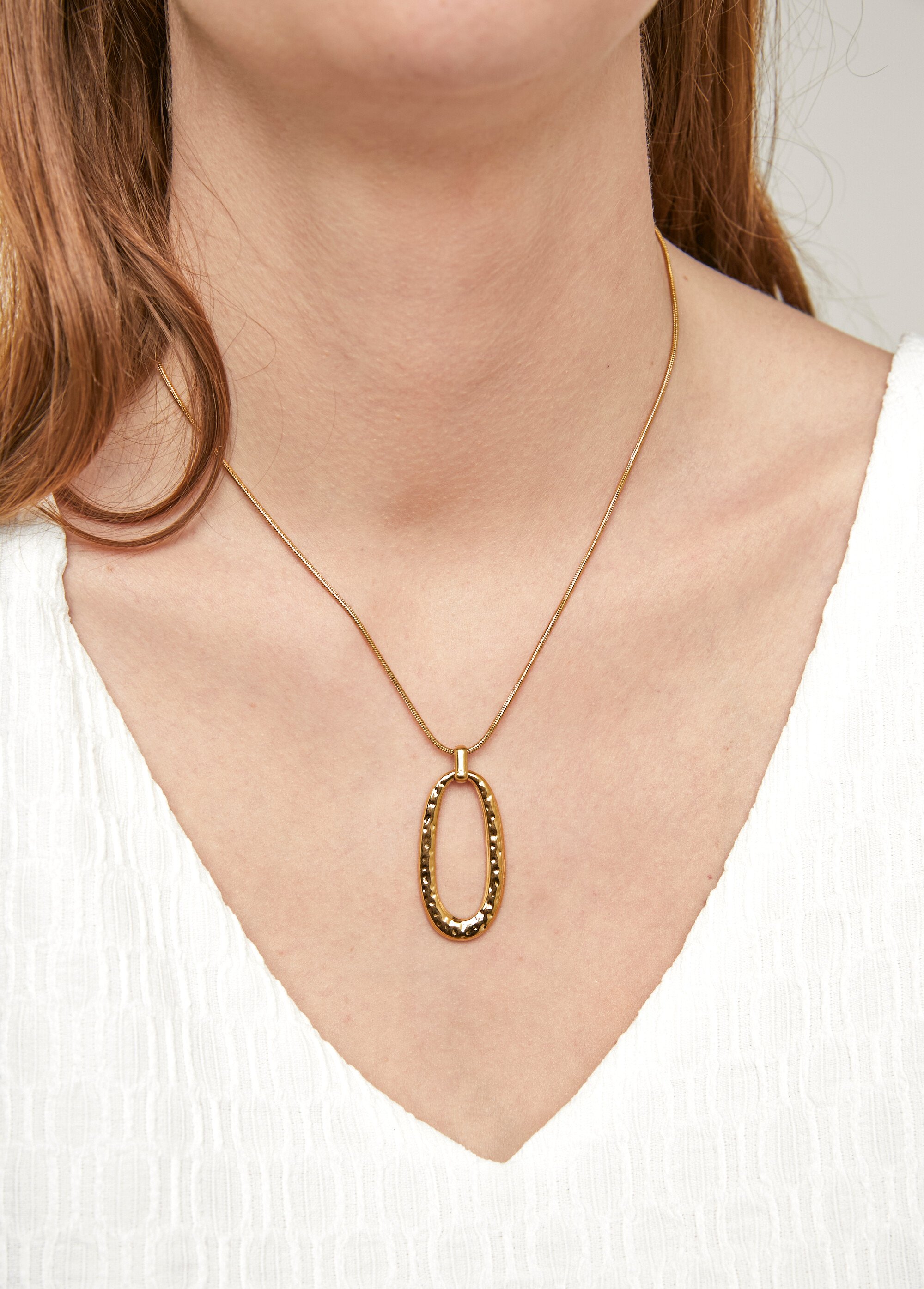 Collier pendentif ovale acier martelé