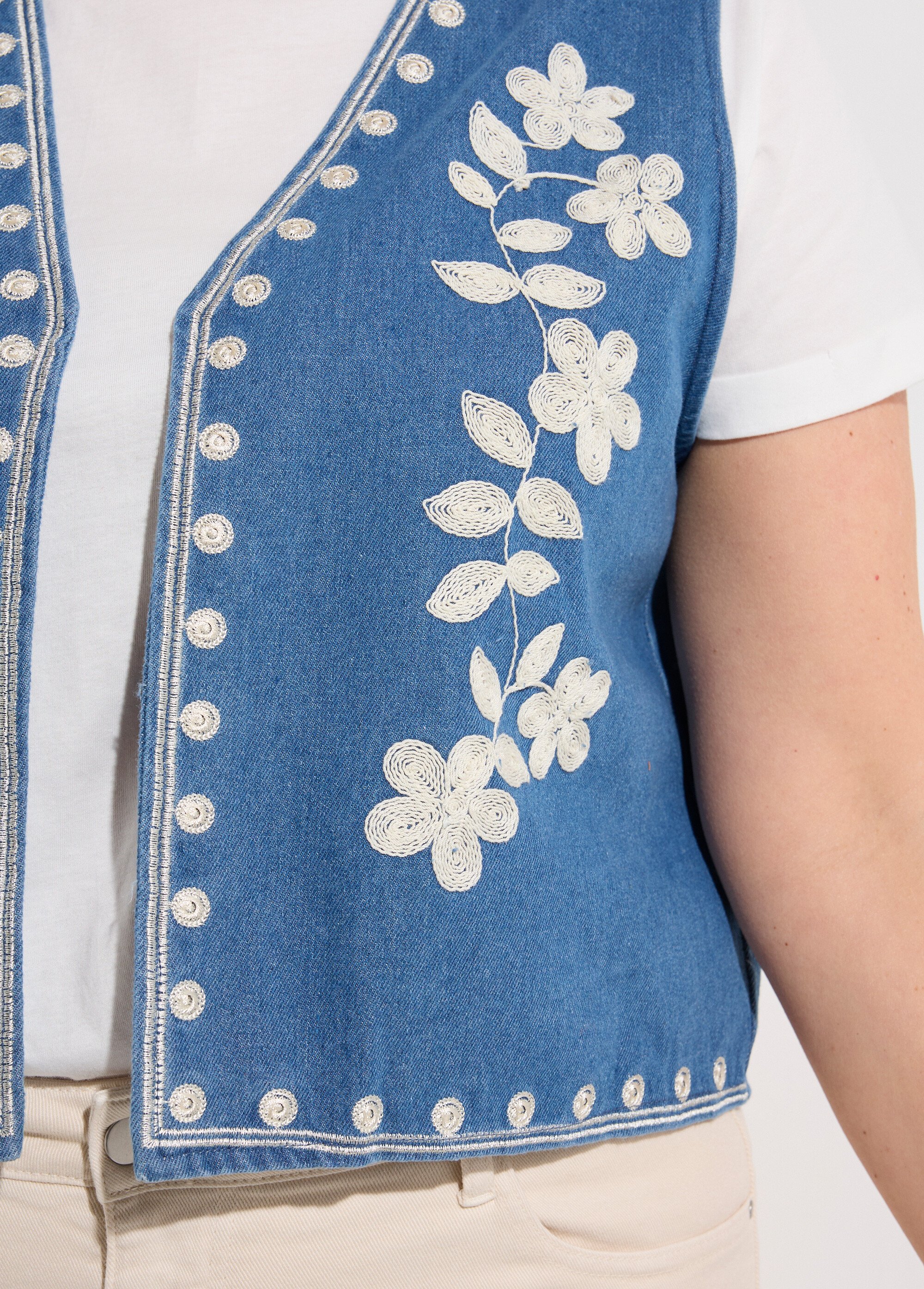 Gilet sans manches denim avec broderies Femme Grande Taille Bleu MA-M835-2139 DE1