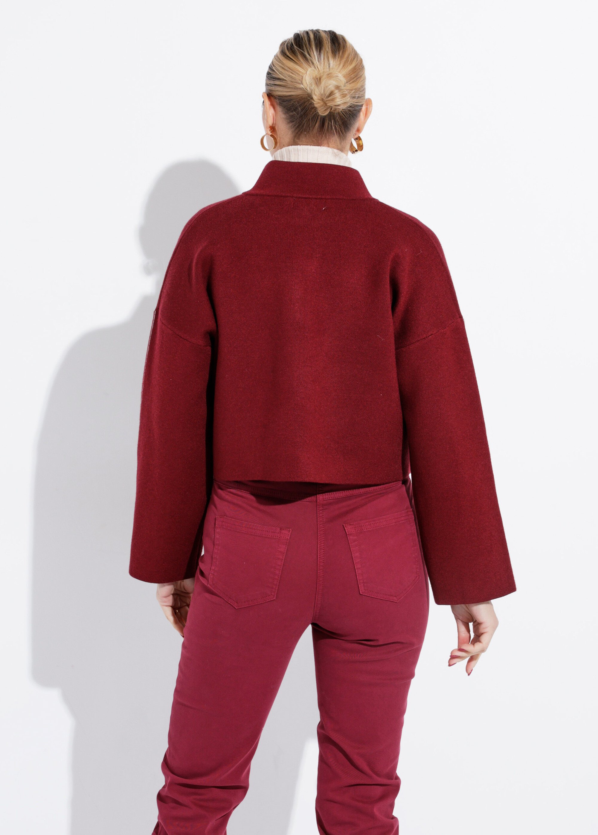 Pull court avec col montant zippé