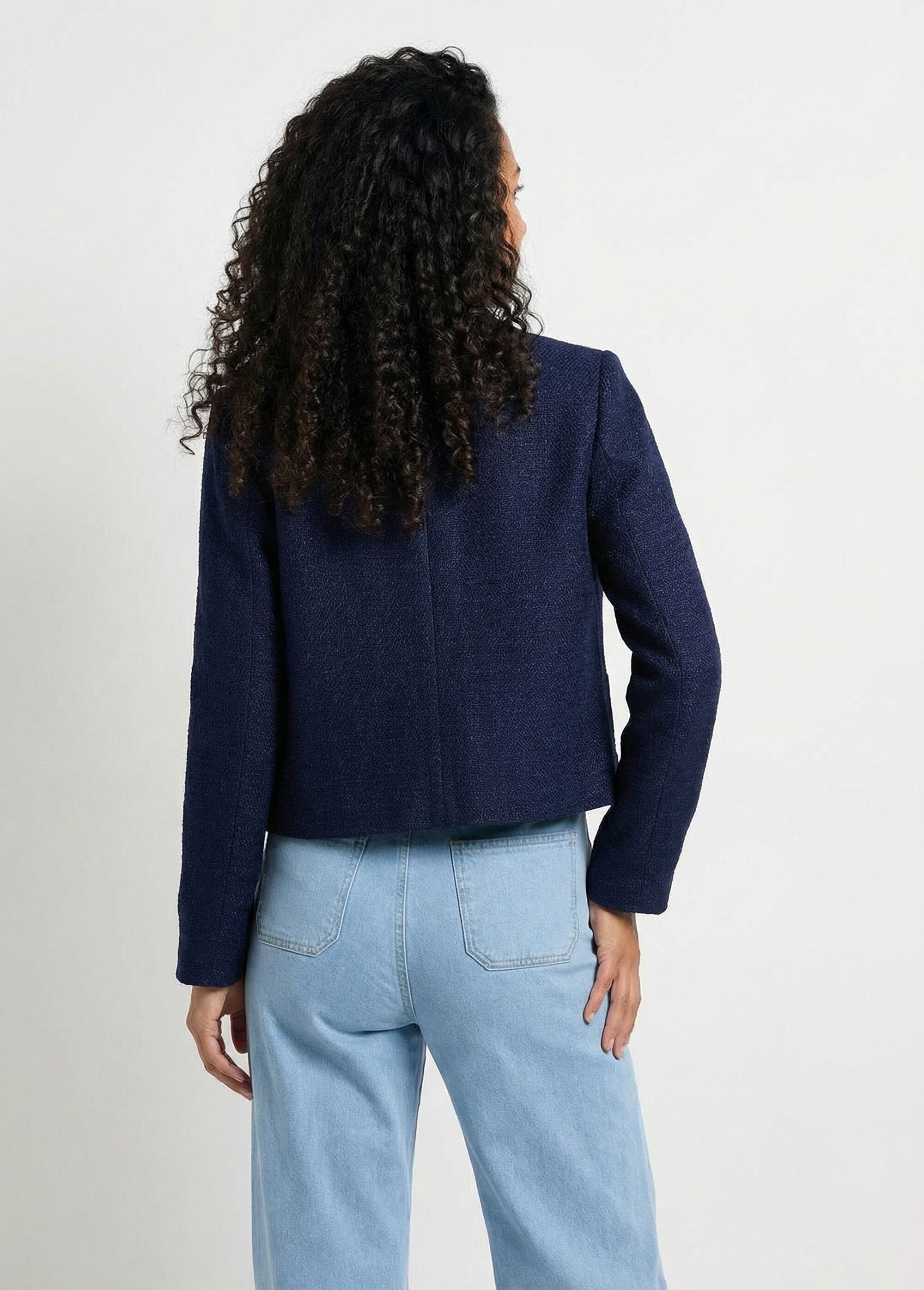 Veste courte droite boutonnée tissu natté uni