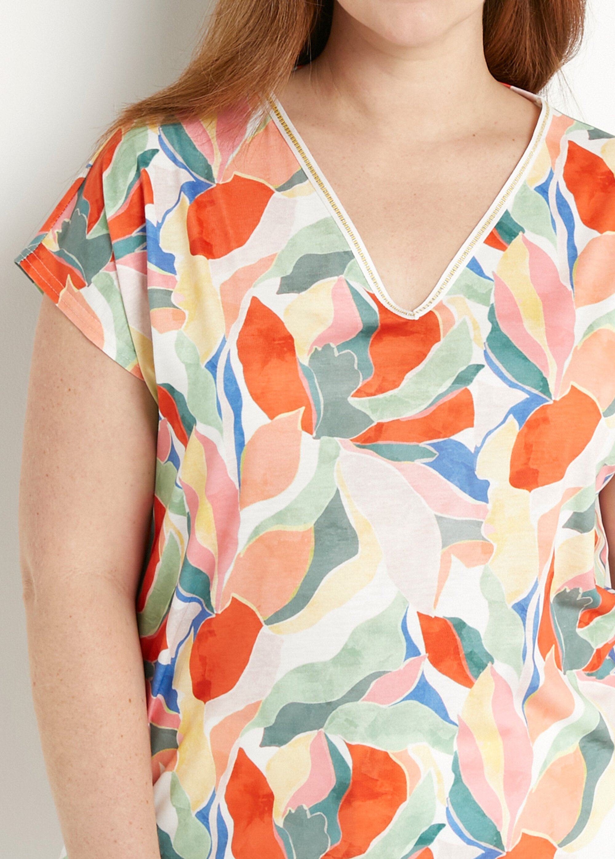 T-shirt court col V brillant imprimé