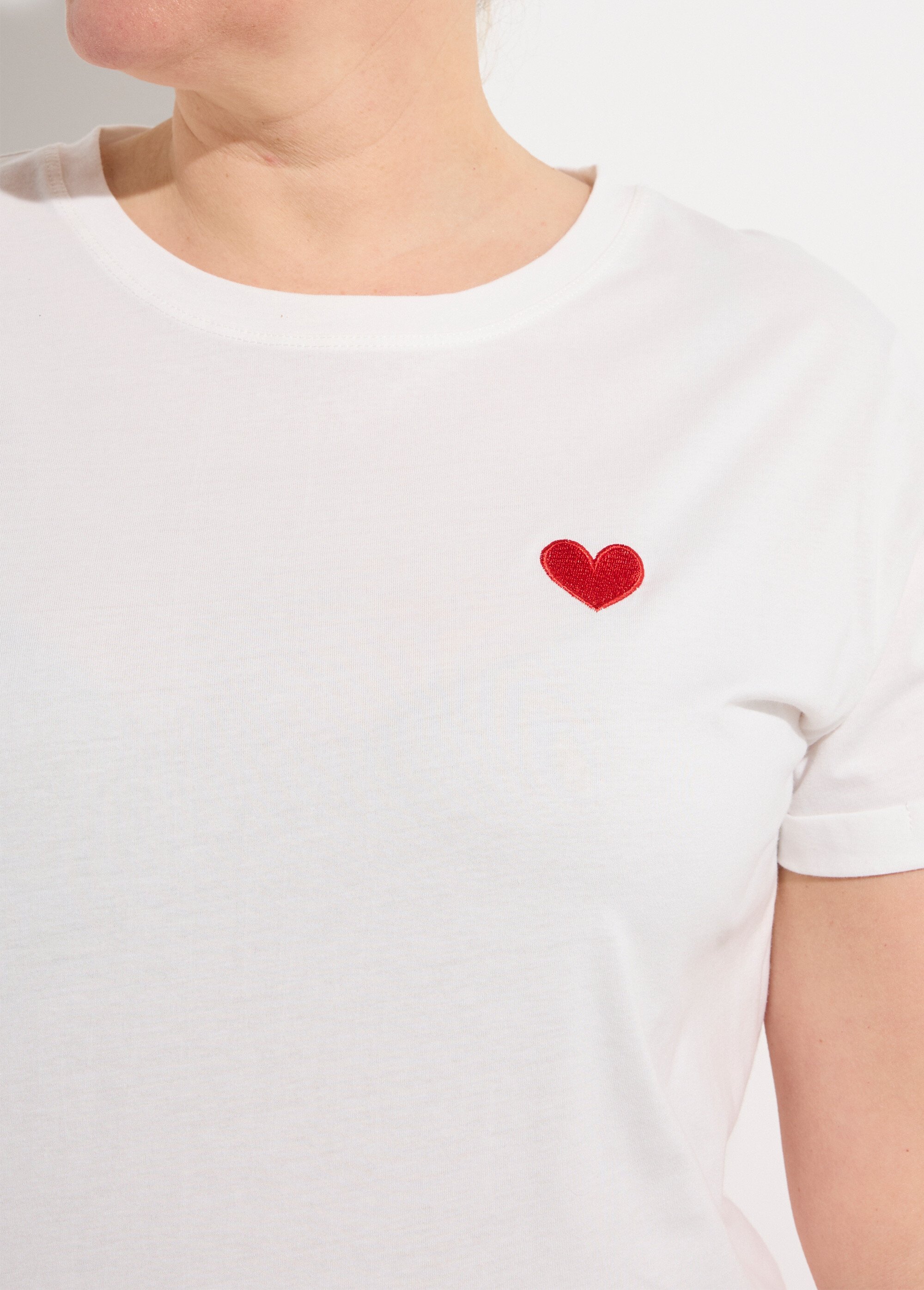 T-shirt col rond avec broderie coeur