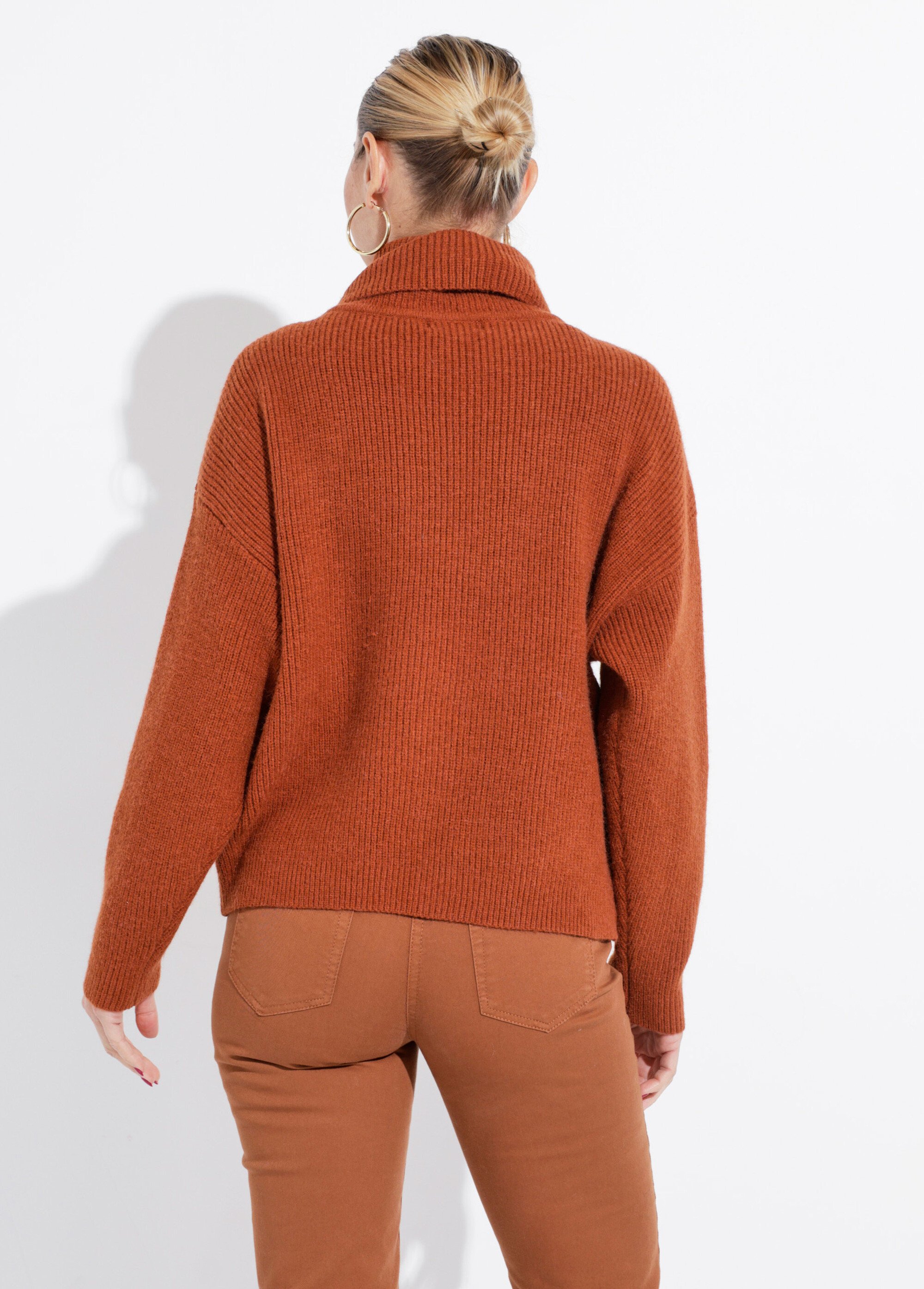 Pull en maille avec col roulé souple Femme Beige IA-W022 DO1